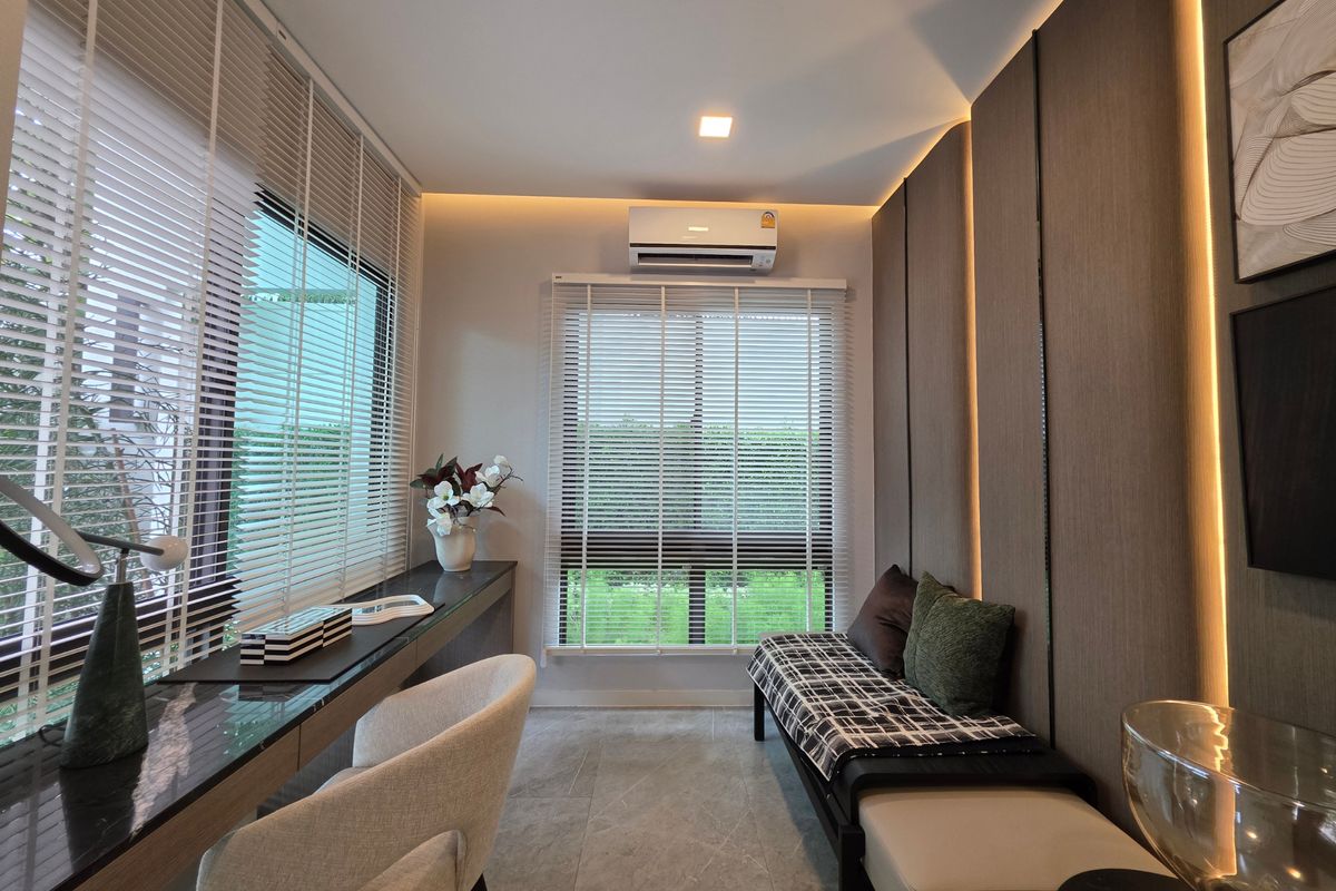 For RentHouseSamut Prakan,Samrong : Ready to move modern house for rent mantana Bangna km15 near clubhouse