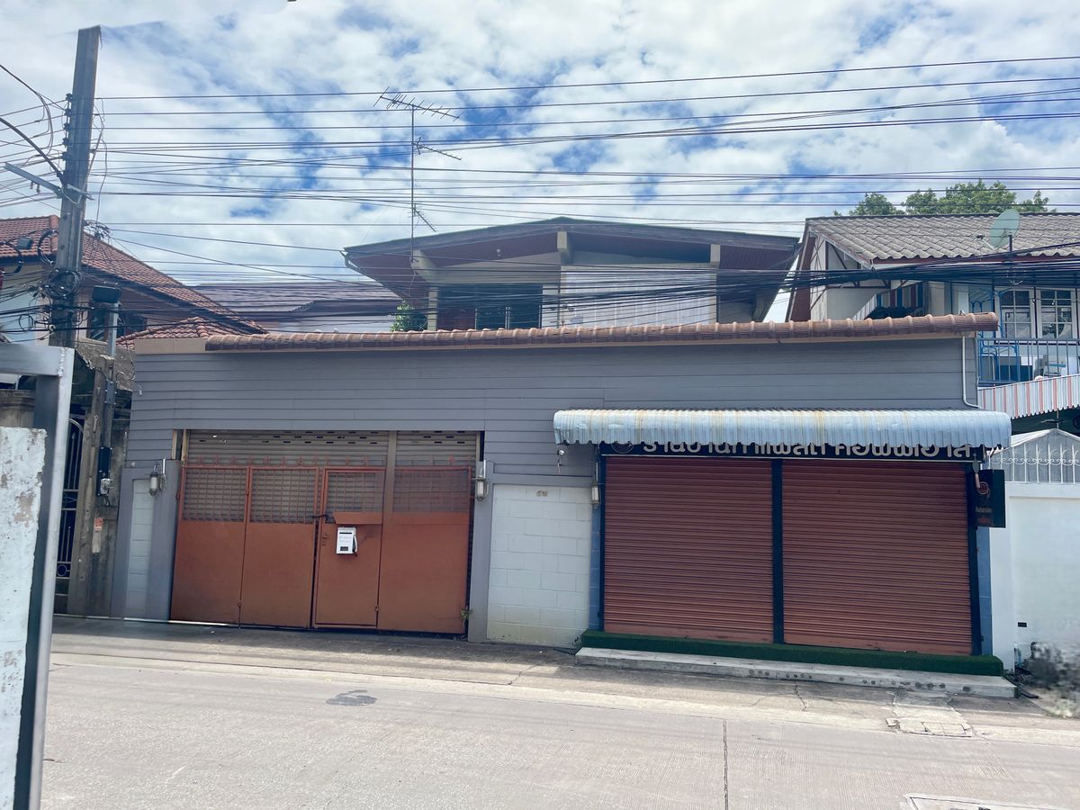 ขายบ้านสมุทรปราการ สำโรง : 🔥บ้านเดี่ยว 2 ชั้น 50 ตร.ว. ซอยสุขุมวิท 35 อัศวนนท์ ใกล้โรงเรียนสตรีสมุทรปราการ  ใกล้ BTS ปากน้ำ และ BTS ศรีนครินทร์ 