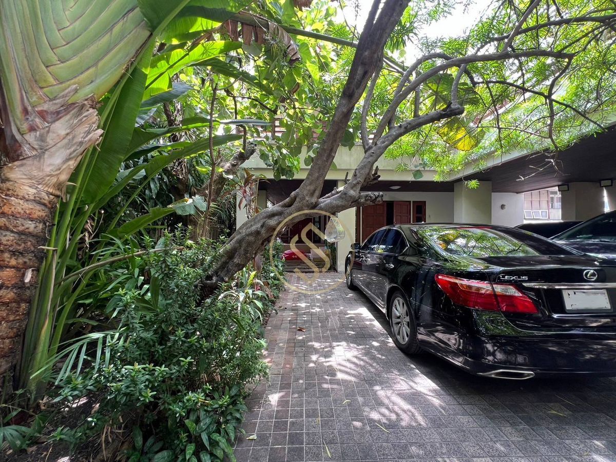 ให้เช่าบ้านอารีย์ อนุสาวรีย์ : ให้เช่าบ้านเดี่ยว 2 ชั้น ใจกลางอารีย์ 102 ตารางวา 350 ตารางเมตร ซอยอารีย์ 4 ฝั่งเหนือ (ซ.กิ่งชำนาญอักษร)