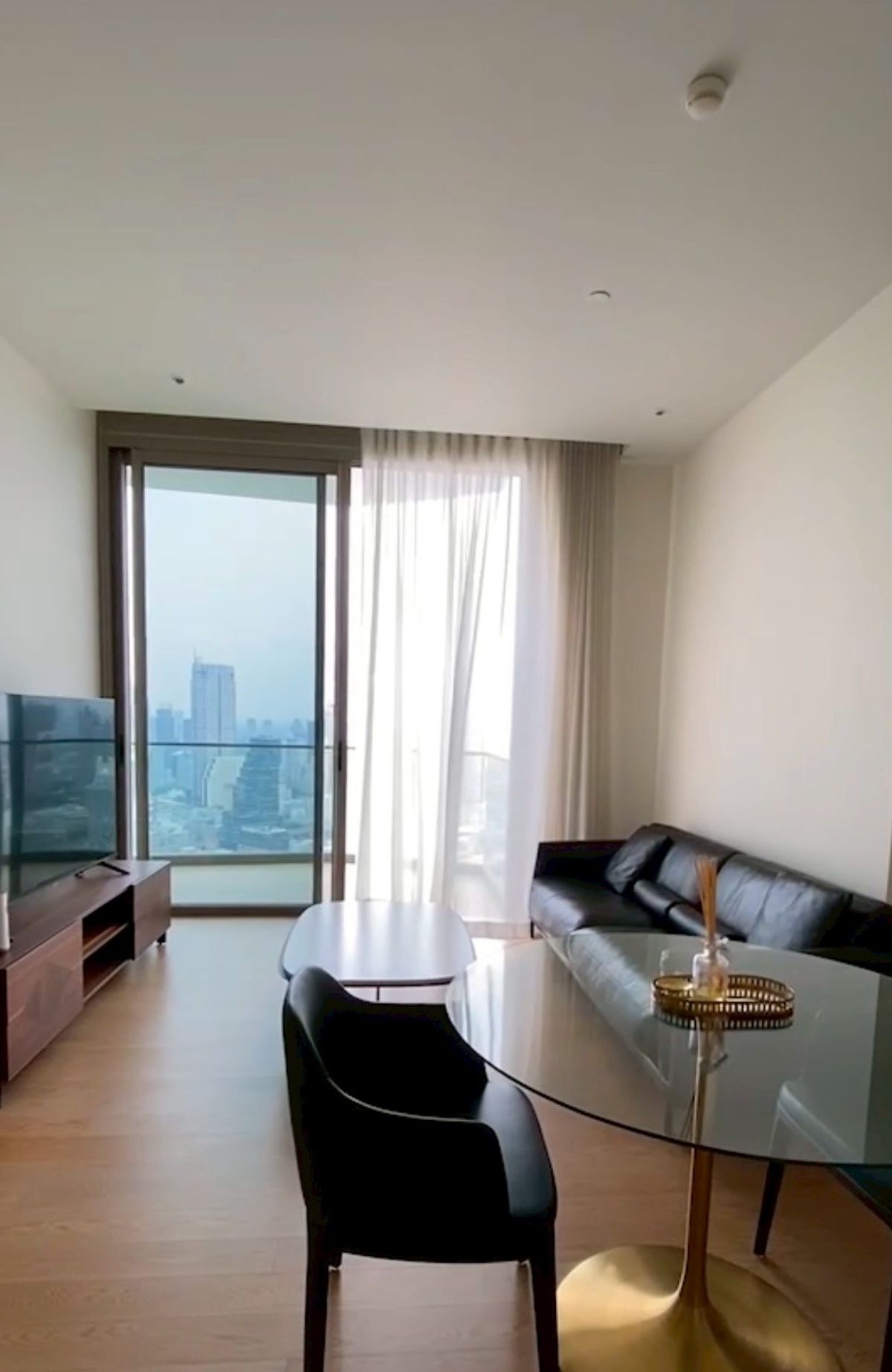 ขายคอนโดวงเวียนใหญ่ เจริญนคร : Rare Item! Magnolias Waterfront Residences ชั้น 35+ วิวเจ้าพระยา พิเศษ 19 ลบ. โทร.0994629391 เบิร์ด