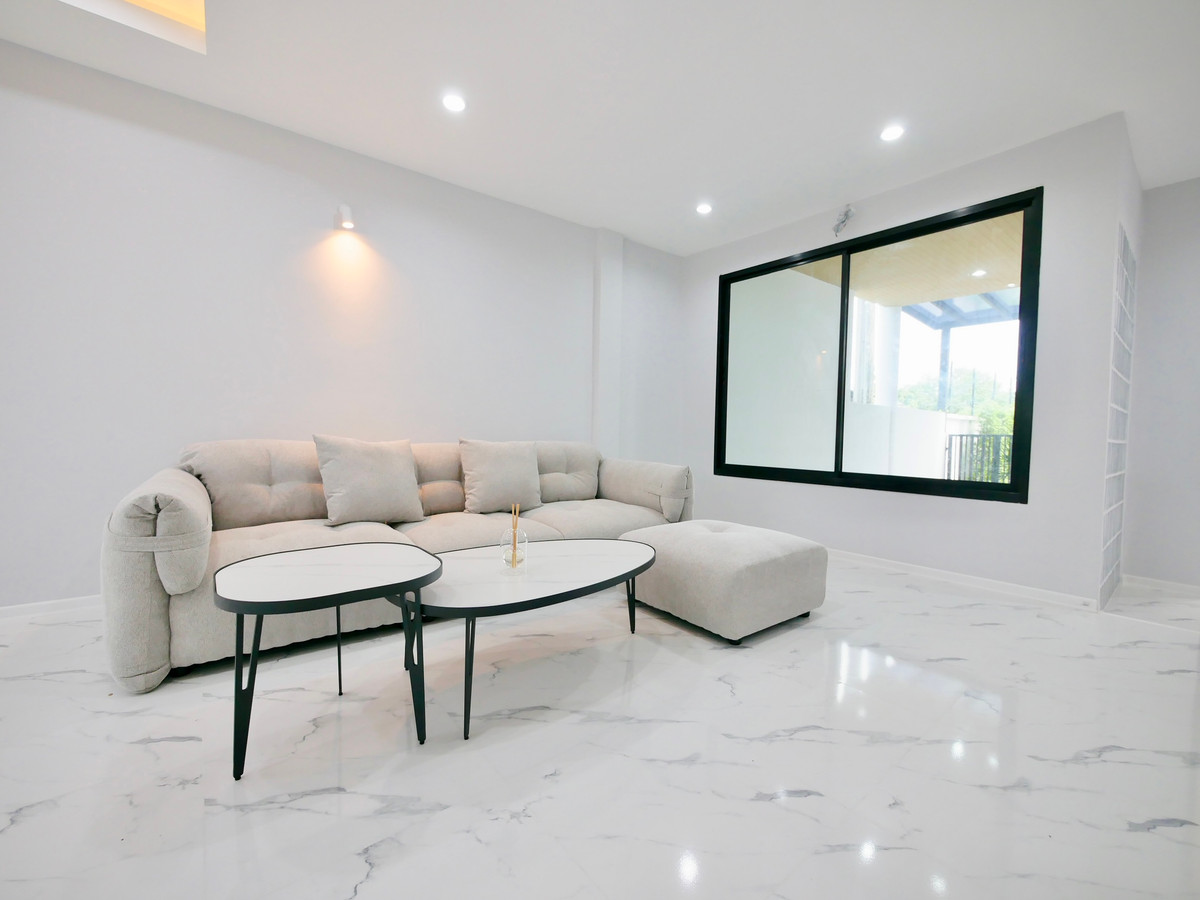 For SaleTownhomeKaset Nawamin,Ladplakao : Sell ​​3 -story townhome, Soi Khubon 27, just 3 minutes to Ram Inthra Road, size 24 sq.w., 3 bedrooms, 3 water, newly decorated water.