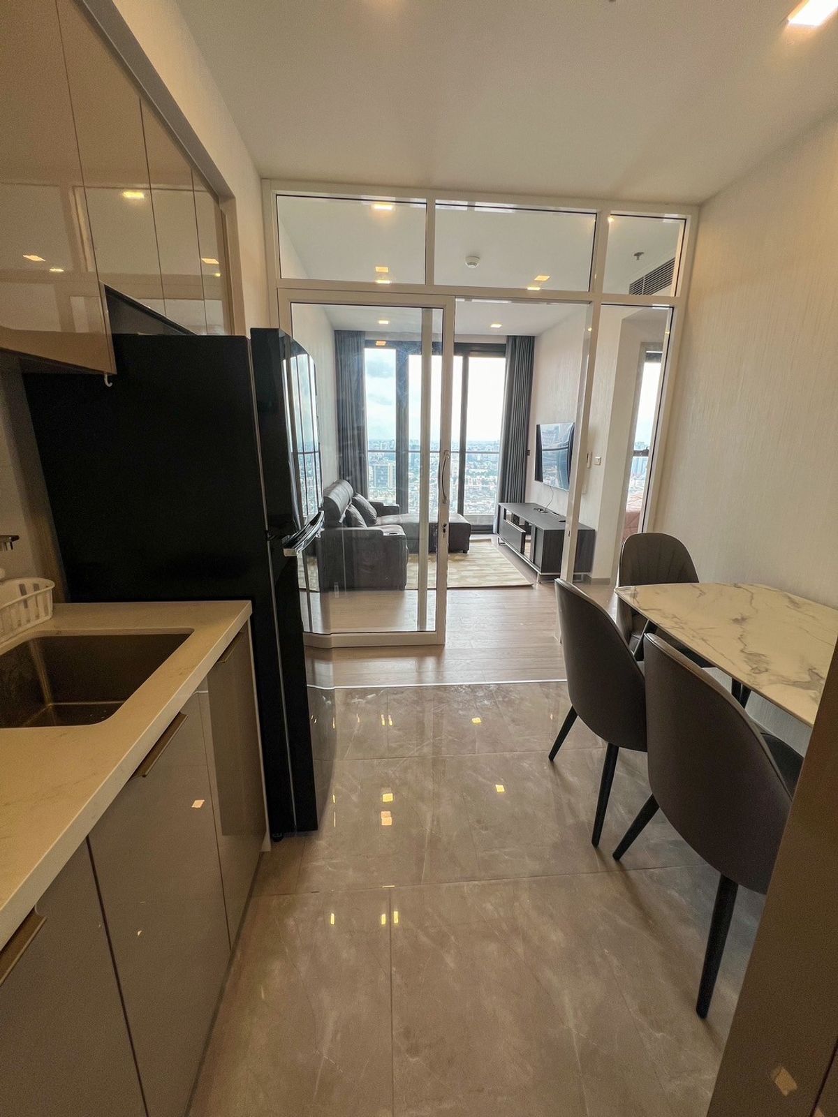 CondoRama9, Petchburi, RCA : Selling/renting a Condo One9Five 2 bedroom, 2 high -rise water.