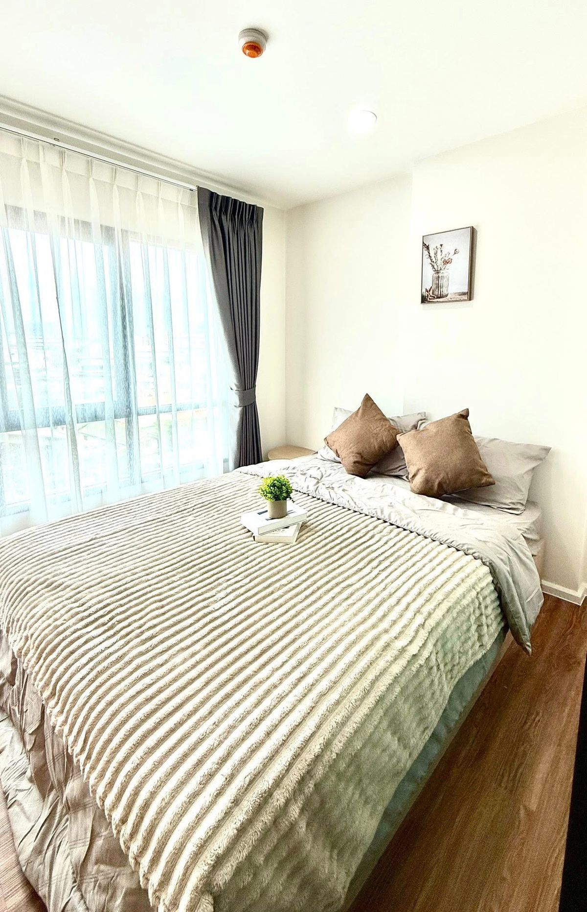 ให้เช่าคอนโดสมุทรปราการ สำโรง : คอนโด  Alive SV76 ราคาเช่า 13,000 THB/month เฟอร์นิเจอร์ครบ พร้อมอยู่!!
