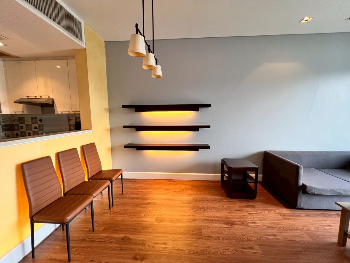 ขายคอนโดสุขุมวิท อโศก ทองหล่อ : ขายคอนโด Vincente Sukhumvit 49 ราคา 6,100,000 บาท [NCs250811]