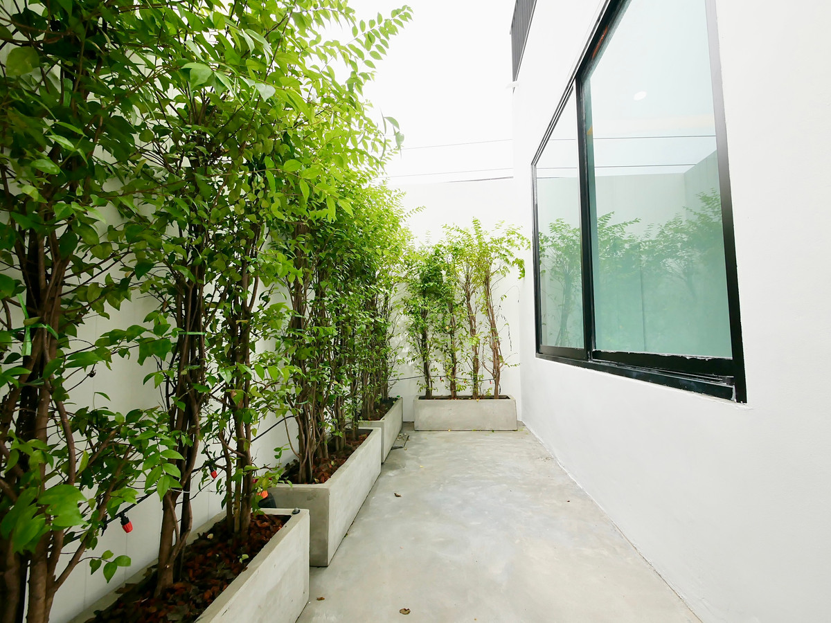 For SaleHome OfficeNawamin, Ramindra : Sell ​​3 -story Home Office, new renovation, Soi Khubon 27, size 24 sq.m., there is a parking lot in front of the building Decorated with