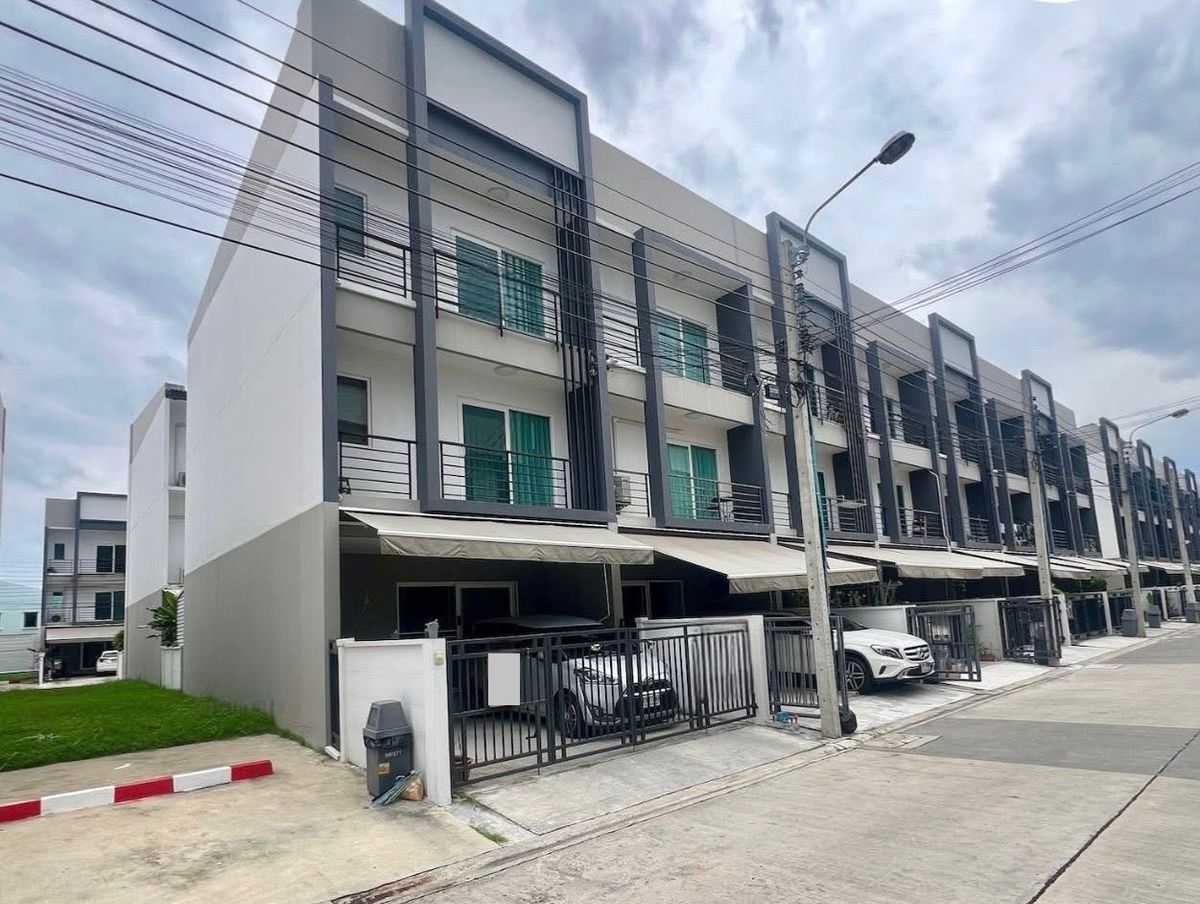 For SaleTownhomeLadkrabang, Suwannaphum Airport : Behind the corner of 20.4 Sq. 3 bedrooms, 3 water, 3 -story townhome, Ban Klang, Suan Luang