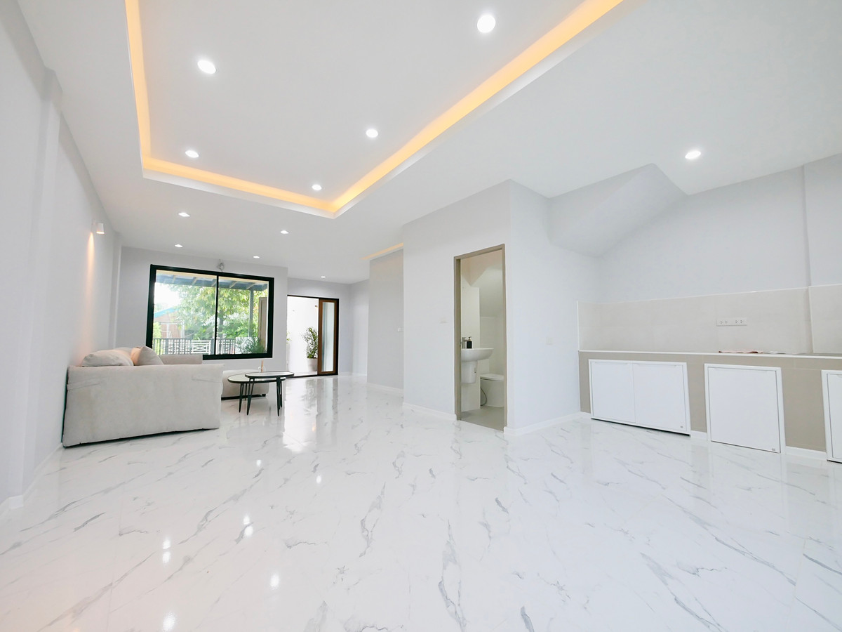 For SaleTownhomeKaset Nawamin,Ladplakao : Sell ​​3 -story townhome, Soi Khubon 27, just 3 minutes to Ram Inthra Road, size 24 sq.w., 3 bedrooms, 3 water, newly decorated water.