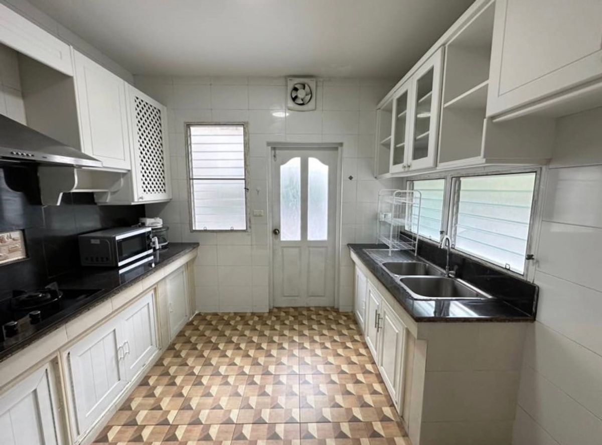 For RentHousePattanakan, Srinakarin : For Rent: Single House near Suan Luang, Nantawan Suan Luang Rama IX Project