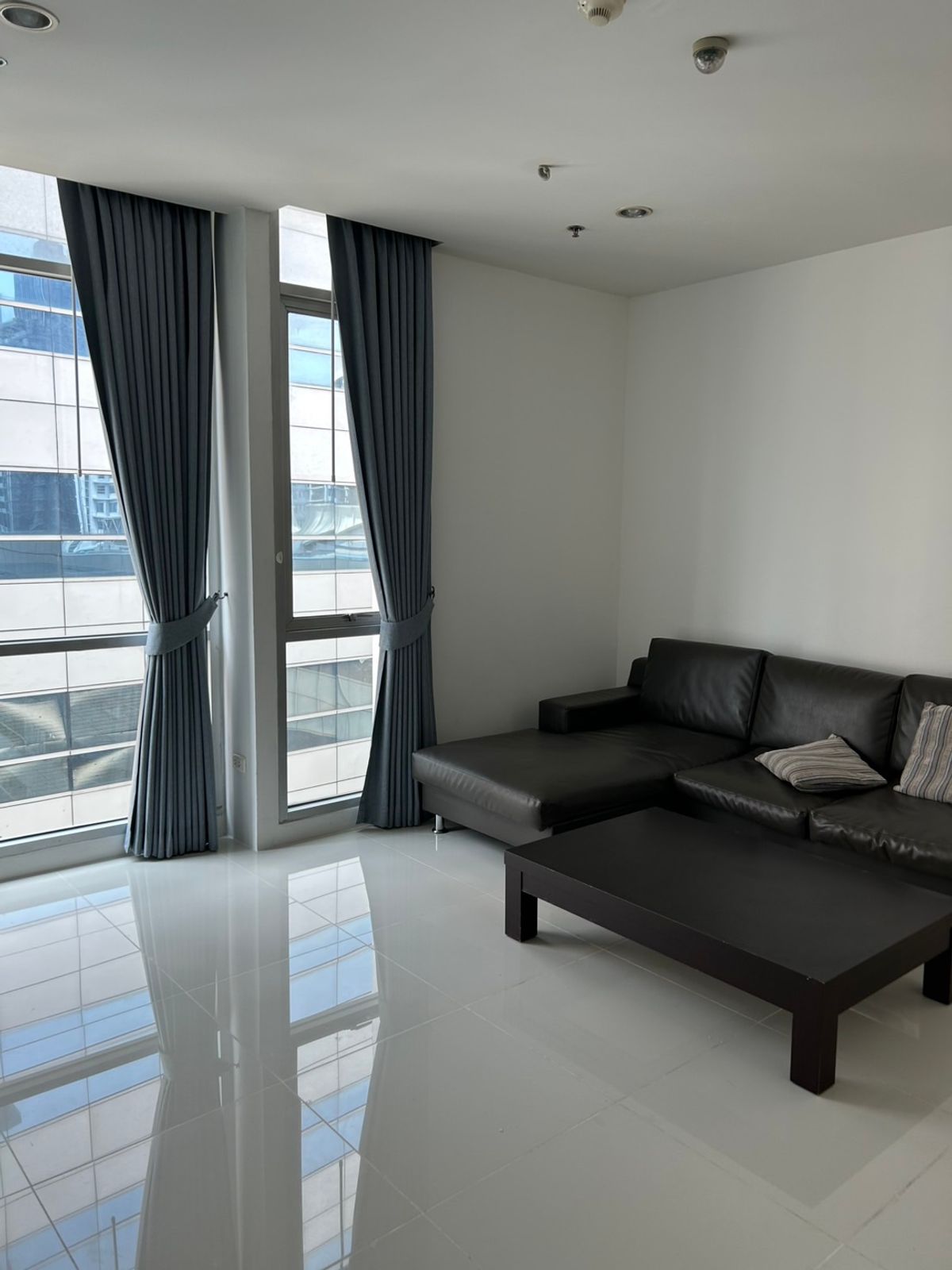 ให้เช่าคอนโดสุขุมวิท อโศก ทองหล่อ : คอนโด 1 ห้องนอน 1 ห้องน้ำ 54 ตรม ที่ The Master Centrium ให้เช่า 25,000 บาทต่อเดือน สุขุมวิท ซอย 21 สถานีรถไฟฟ้าอโศก