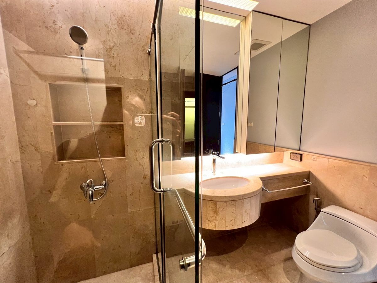 ขายคอนโดสุขุมวิท อโศก ทองหล่อ : ขายคอนโด Vincente Sukhumvit 49 ราคา 6,100,000 บาท [NCs250811]