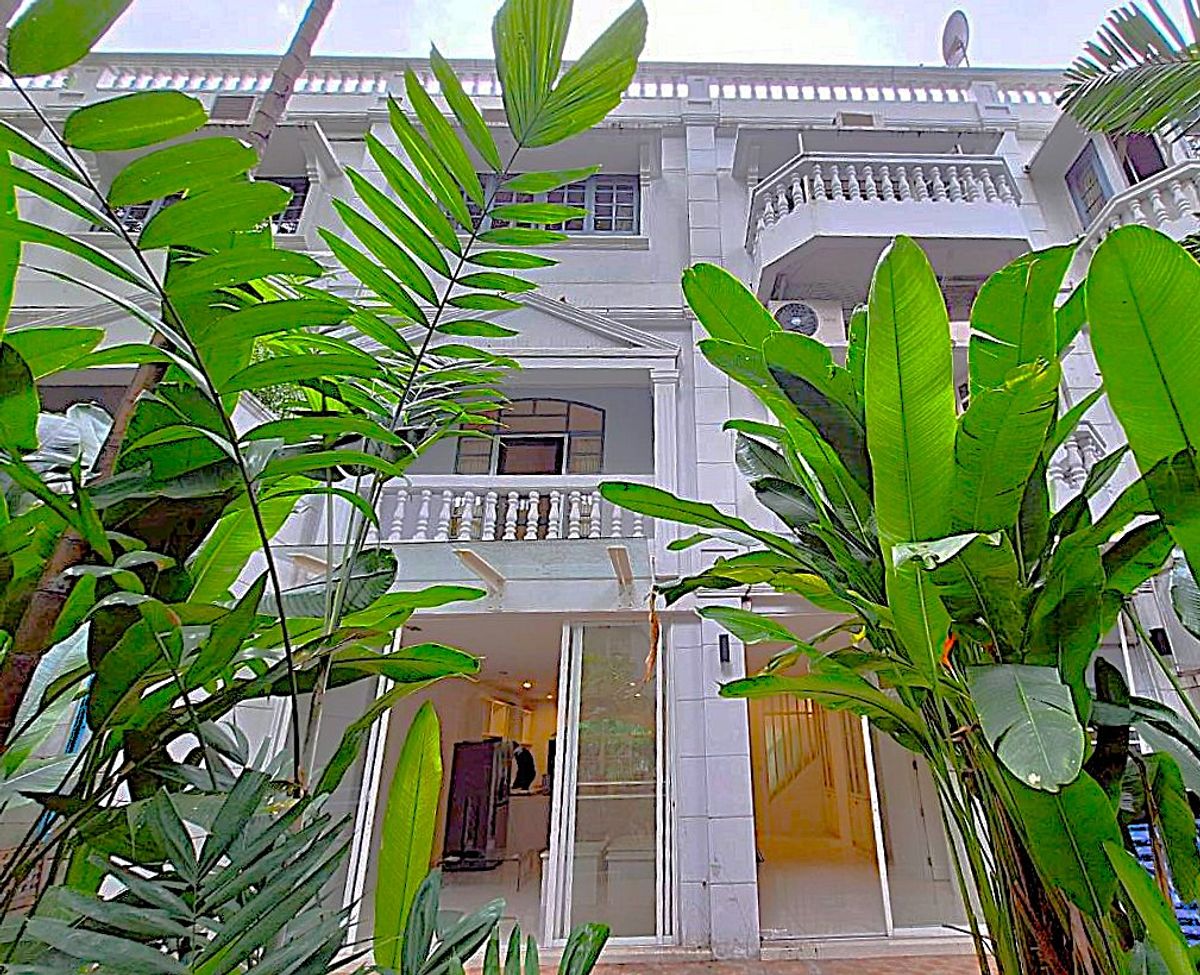 For RentTownhomeSukhumvit, Asoke, Thonglor : Newly Renovated Townhouse in a Private Compound – Thonglor ** NO CO-AGENT ** 