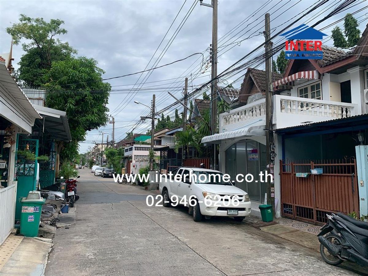 For SaleTownhomeOnnut, Udomsuk : 2 -story townhouse 16 sq.w. Village, Chom Month 3 Near the preparatory school Soi Onnut 59/1 On Nut Road, Phatthanakan Road, Prawet District, Bangkok