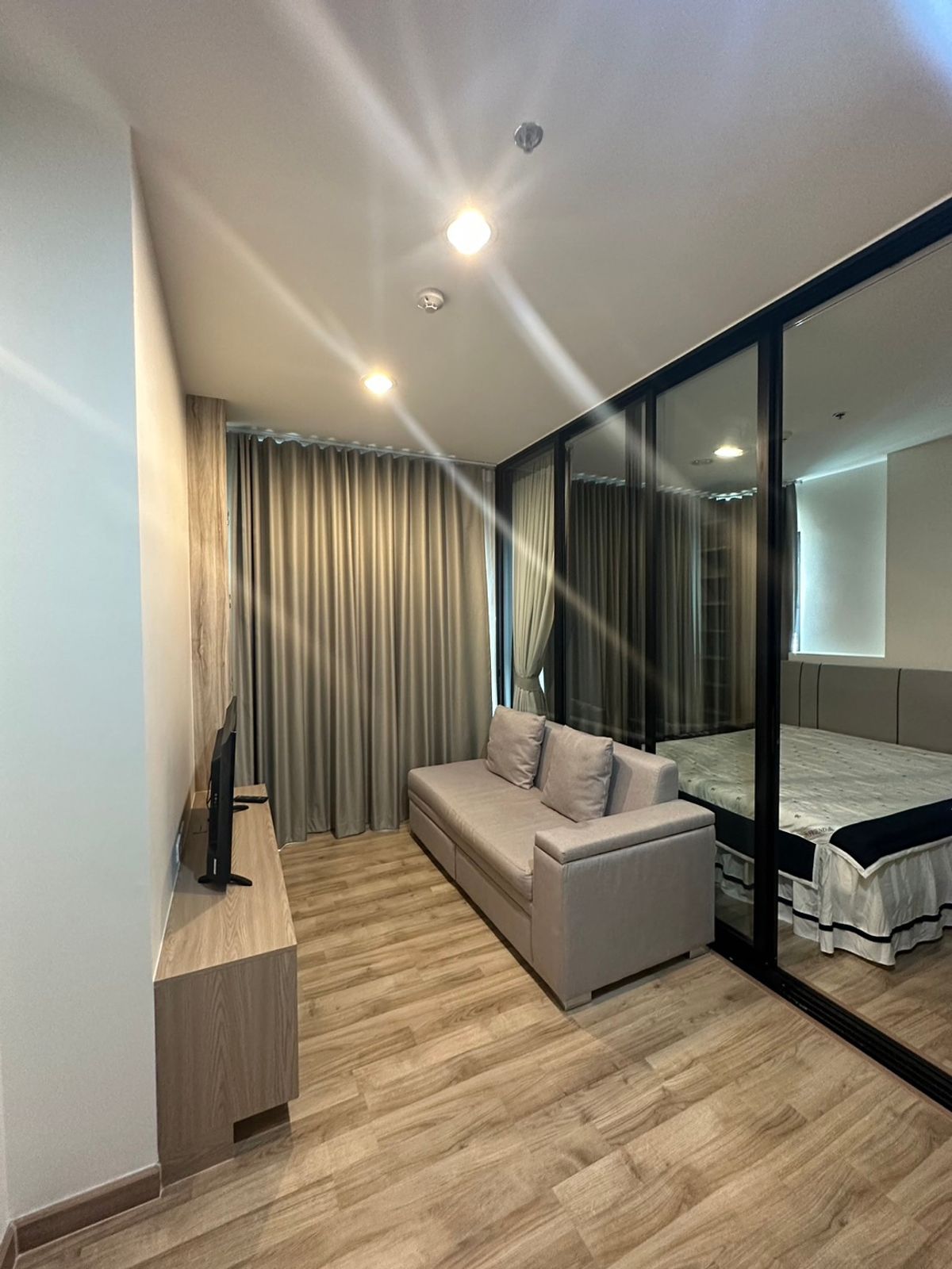 For SaleCondoWongwianyai, Charoennakor : The cheapest in the Nich Mono Condo Building, Charoen Nakhon, a high corner room with the whole room. Ready to move in immediately