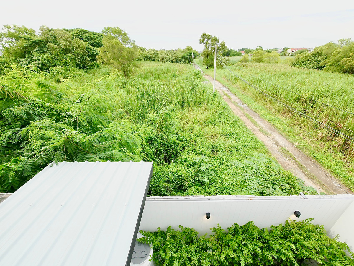 For SaleTownhomeKaset Nawamin,Ladplakao : Sell ​​3 -story townhome, Soi Khubon 27, just 3 minutes to Ram Inthra Road, size 24 sq.w., 3 bedrooms, 3 water, newly decorated water.