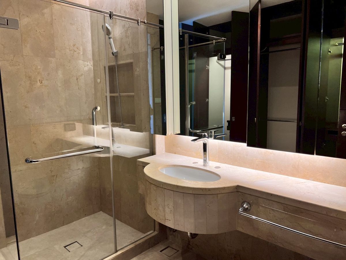 ขายคอนโดสุขุมวิท อโศก ทองหล่อ : ขายคอนโด Vincente Sukhumvit 49 ราคา 6,100,000 บาท [NCs250811]