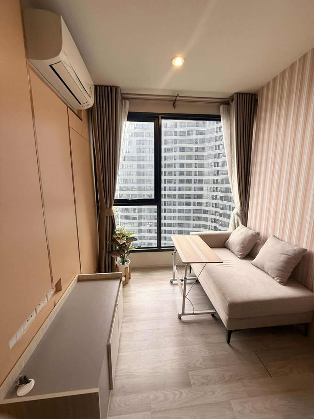 ขายคอนโดบางนา แบริ่ง ลาซาล : ขาย Ideo Mobi Sukhumvit Eastpoint