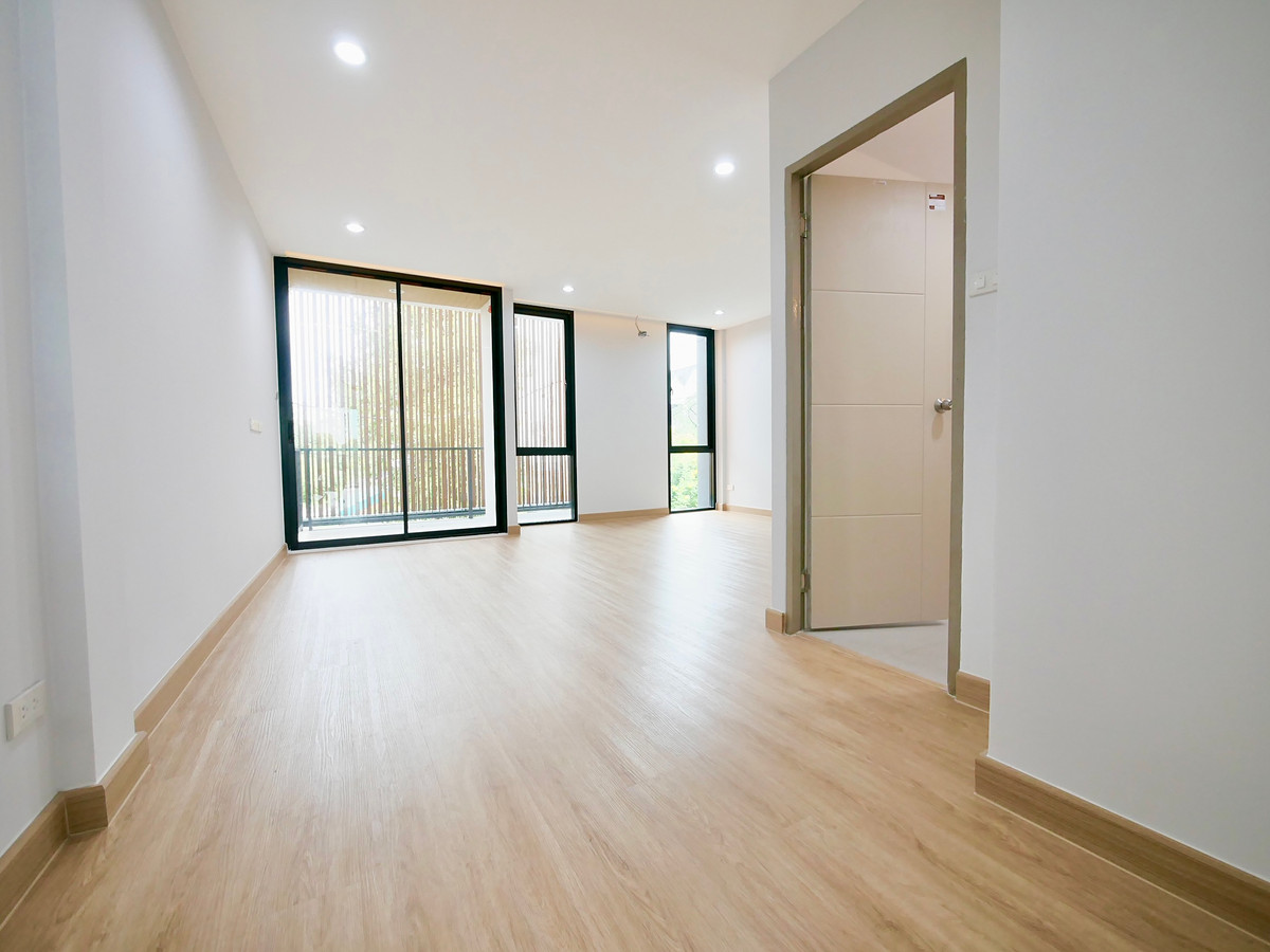 For SaleHome OfficeNawamin, Ramindra : Sell ​​3 -story Home Office, new renovation, Soi Khubon 27, size 24 sq.m., there is a parking lot in front of the building Decorated with