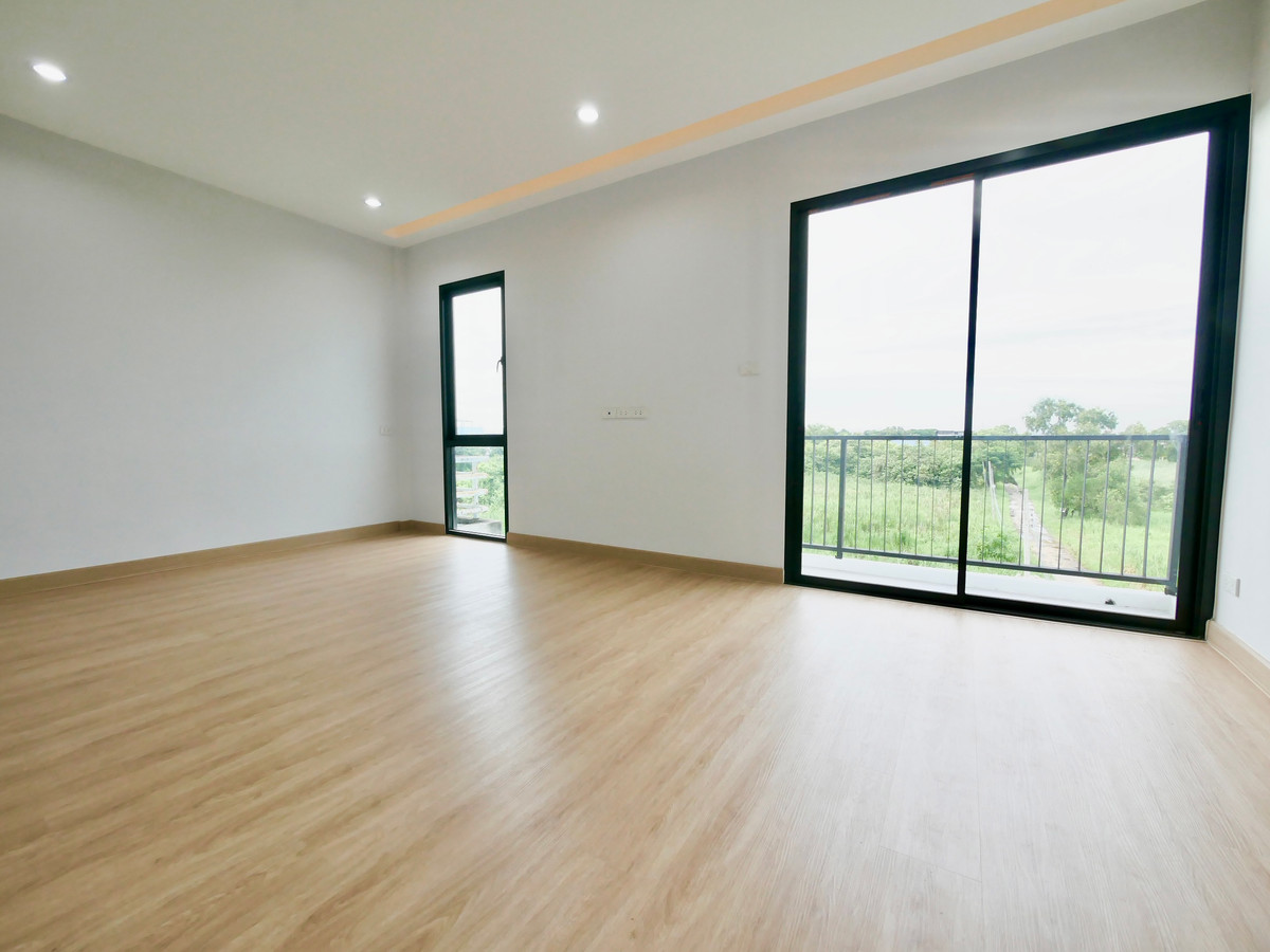 For SaleHome OfficeNawamin, Ramindra : Sell ​​3 -story Home Office, new renovation, Soi Khubon 27, size 24 sq.m., there is a parking lot in front of the building Decorated with