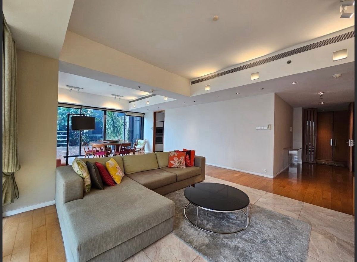 For RentCondoSathorn, Narathiwat : Luxury condo rental 🔥The MET🔥 Sathorn 🔥 High class 🔥225 sqm 🔥3BED🔥 Very big balcony+with blue garden 🔥R278-8