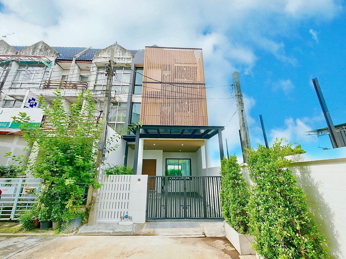 For SaleHome OfficeKaset Nawamin,Ladplakao : Sell ​​3 -story Home Office, new renovated 4 minutes to the Pink Line, Soi Khubon 27, size 24 sq.w.. There is a parking lot in front of the building. Decorated with