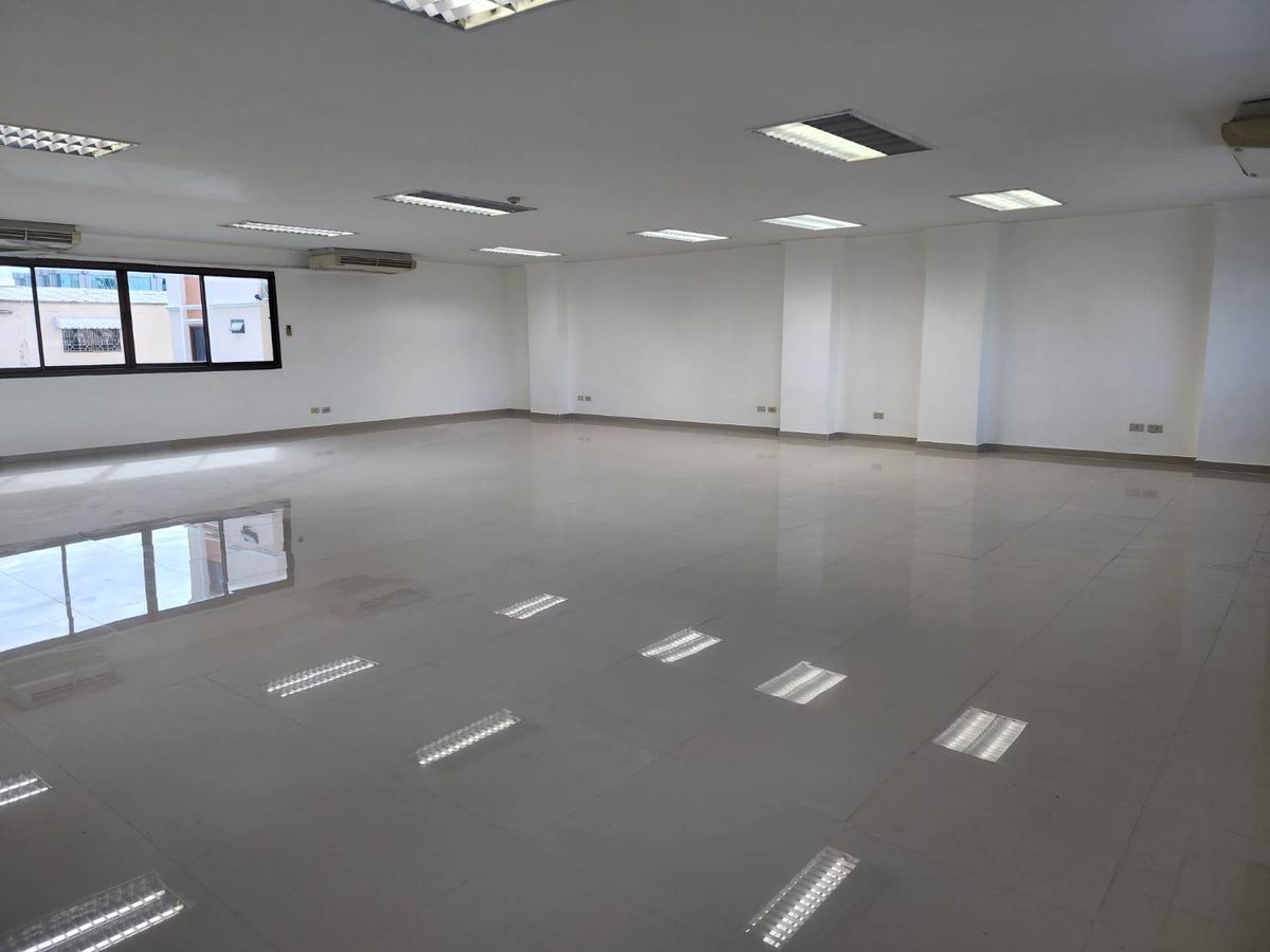 For RentOfficeSathorn, Narathiwat : Office for rent, size 160 sqm. Near BTS Chong Nonsi Soi Narathiwat 10 for rent 35,000/month.