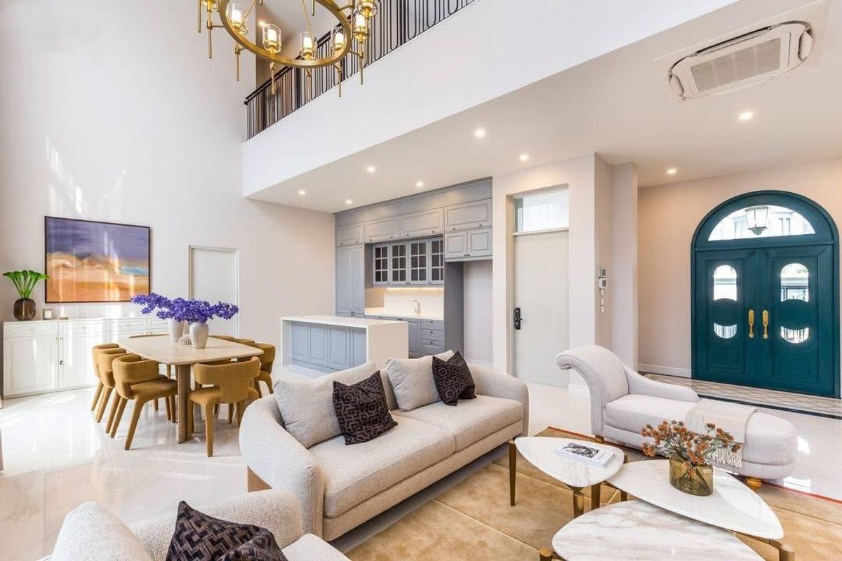 HousePattanakan, Srinakarin : ♦ Luxury modern ♦ Detached house 2 storey NoHo No.5 Land area 143.00 sq.w., 554.00 sq.m. | 4 Bedrooms 5 Bathrooms | Near Brighton College International School 900 m., The Paseo Town Ramkhamhaeng 3.5 km.