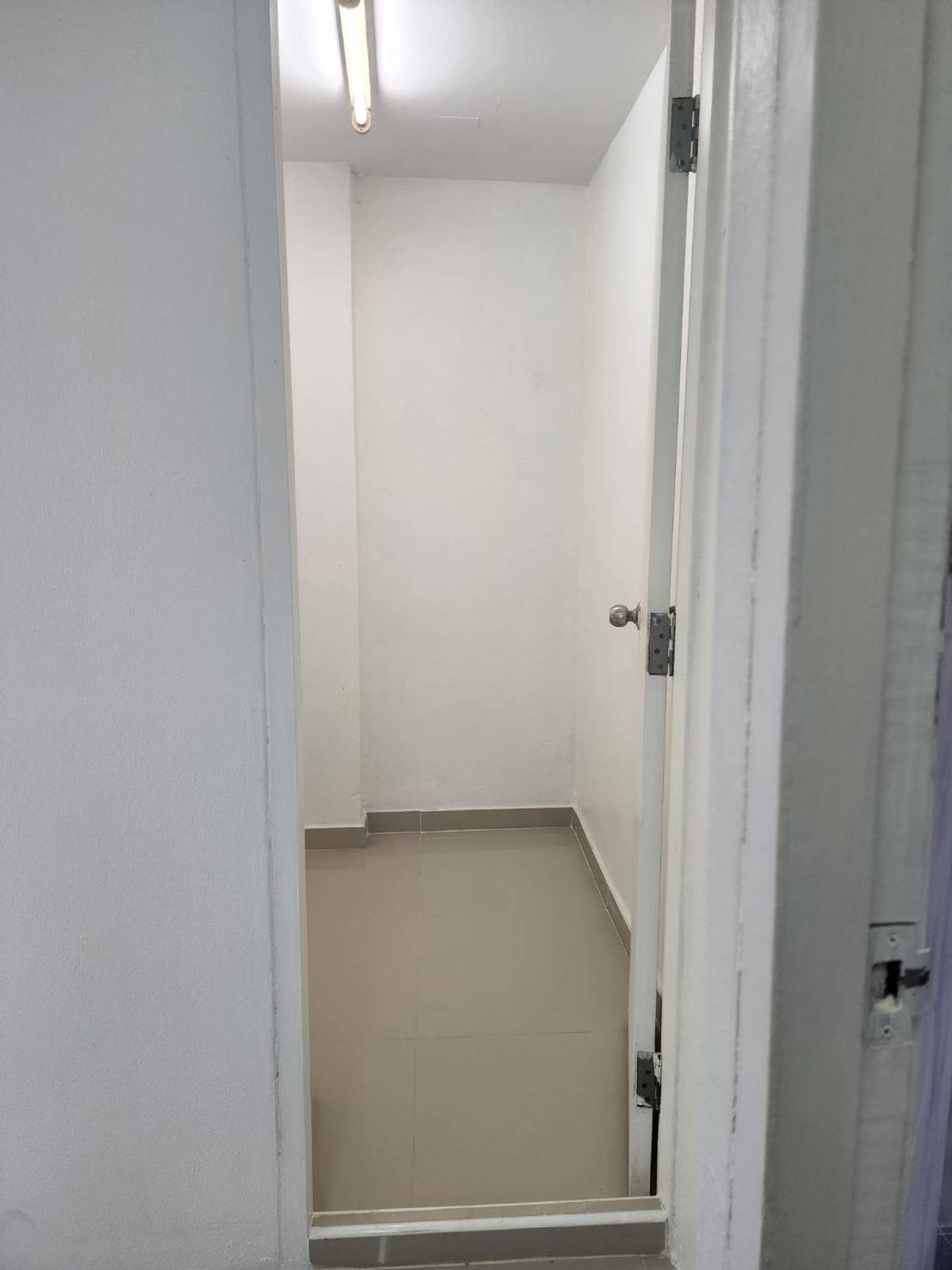 ให้เช่าสำนักงานสาทร นราธิวาส : ออฟฟิศให้เช่า ขนาด 160 ตรม ใกล้bts ช่องนนทรี ซอยนราธิวาส10 ให้เช่า 35,000/เดือน สอบถามนัดชมได้ครับ