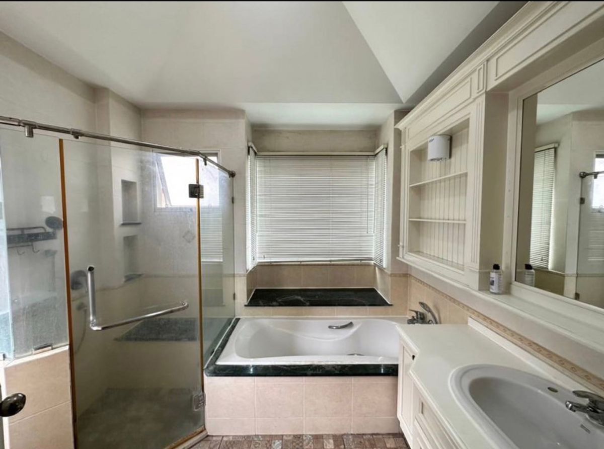 For RentHousePattanakan, Srinakarin : For Rent: Single House near Suan Luang, Nantawan Suan Luang Rama IX Project