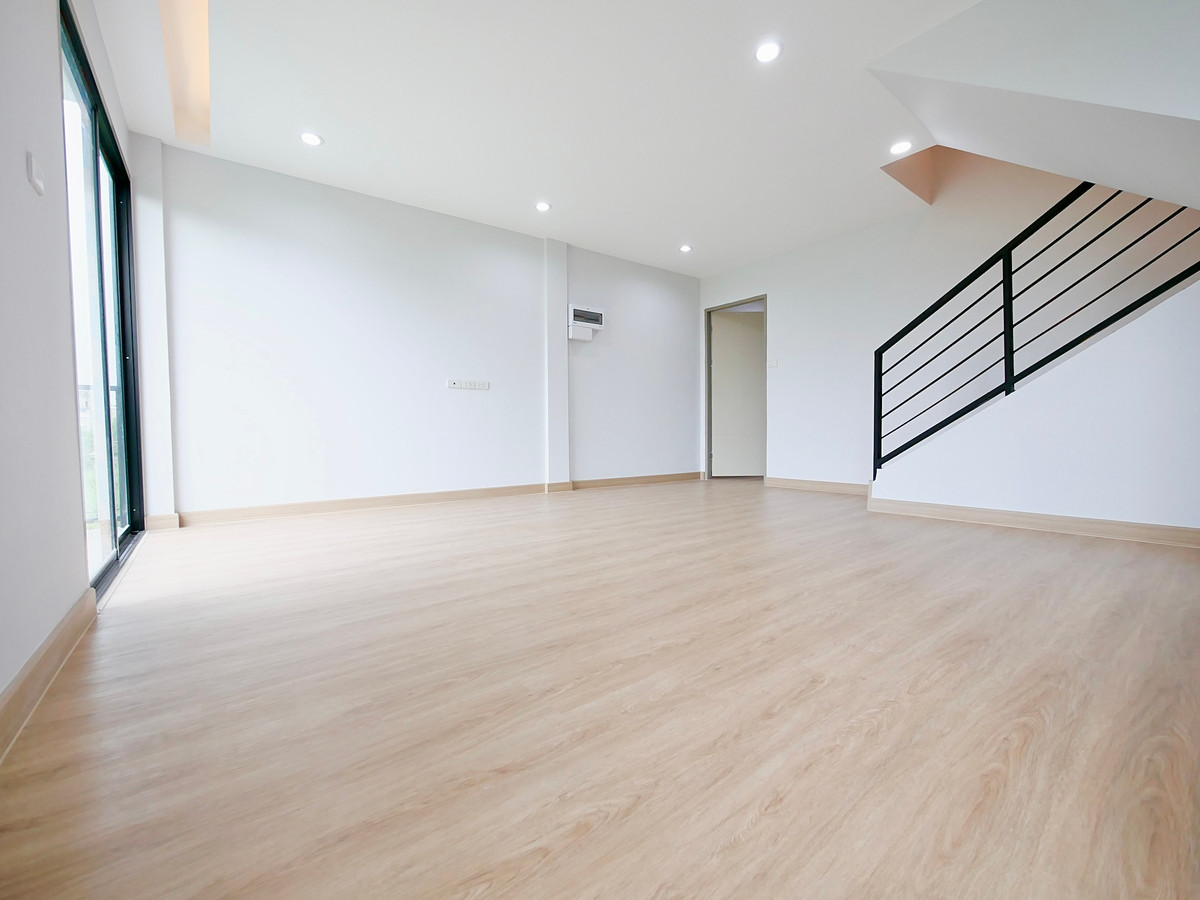 For SaleHome OfficeNawamin, Ramindra : Sell ​​3 -story Home Office, new renovation, Soi Khubon 27, size 24 sq.m., there is a parking lot in front of the building Decorated with