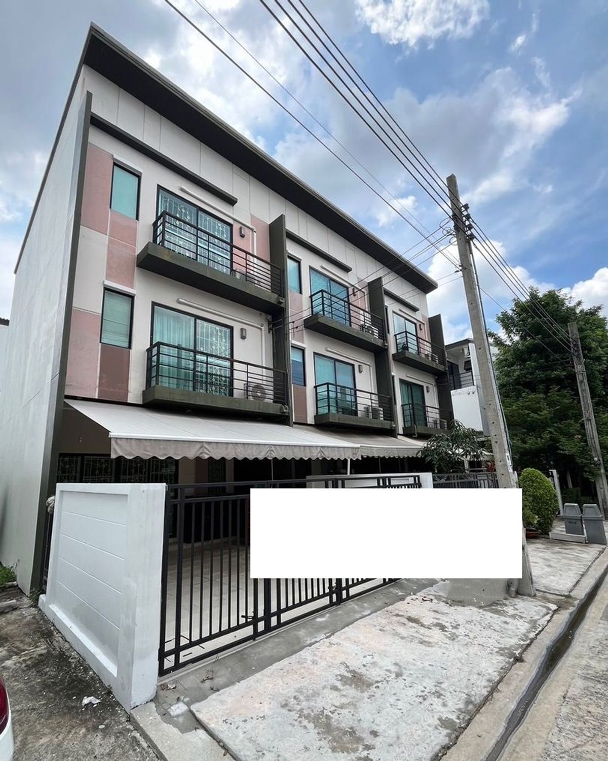 ขายทาวน์โฮมนวมินทร์ รามอินทรา : หลังมุม ถนนเมน 18.5ตรว 4นอน3น้ำ ทาวน์โฮม 3 ชั้น บ้านกลางเมือง นวมินทร์ 42