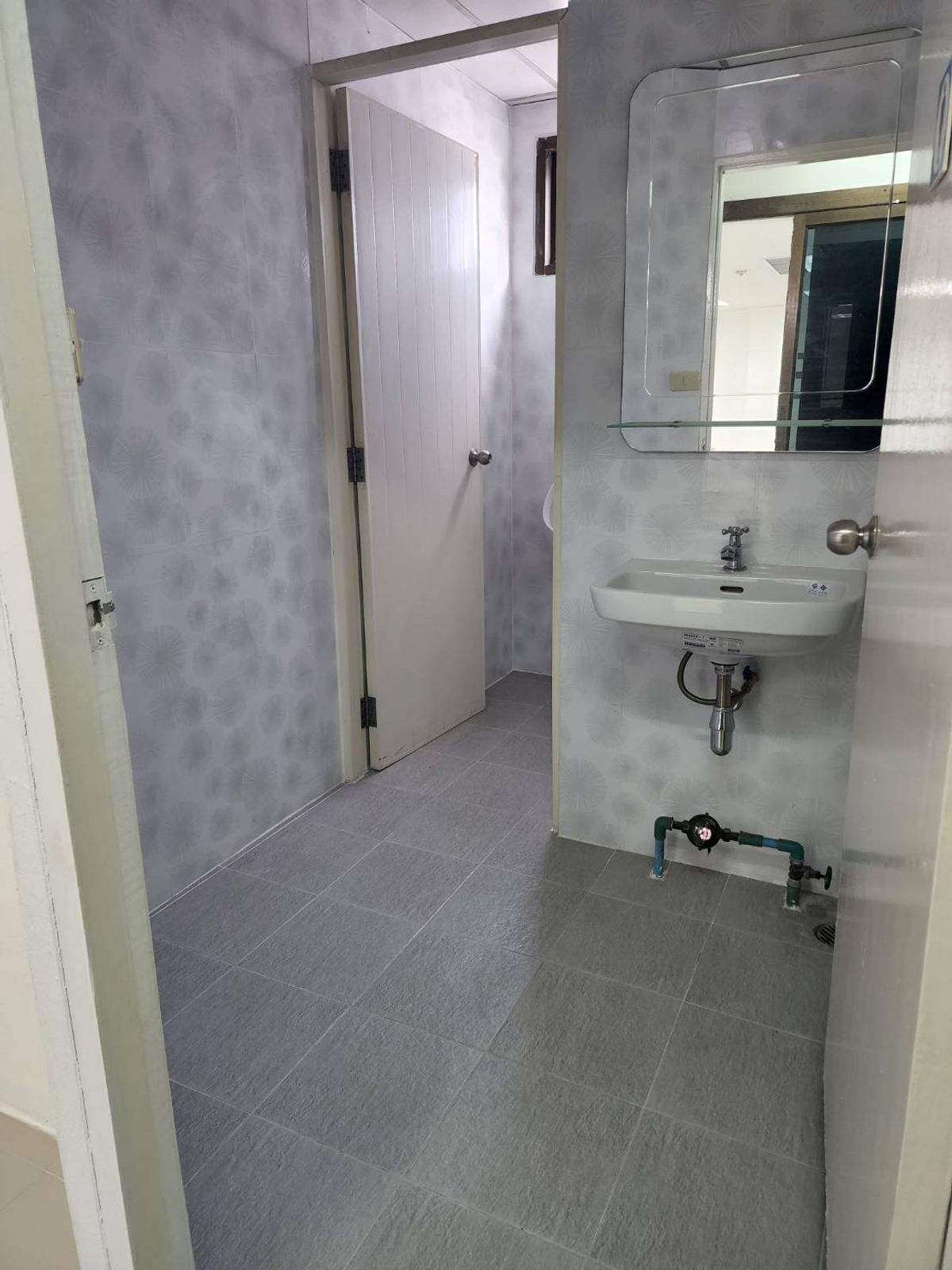 ให้เช่าสำนักงานสาทร นราธิวาส : ออฟฟิศให้เช่า ขนาด 160 ตรม ใกล้bts ช่องนนทรี ซอยนราธิวาส10 ให้เช่า 35,000/เดือน สอบถามนัดชมได้ครับ