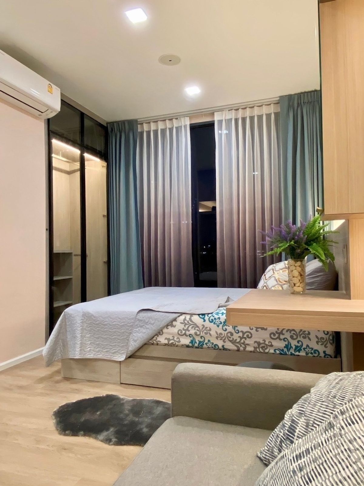 For RentCondoRamkhamhaeng, Hua Mak : Hot Deal! 1 bedroom, beautiful decorated with MRT Ramkhamhaeng opposite Ram University.