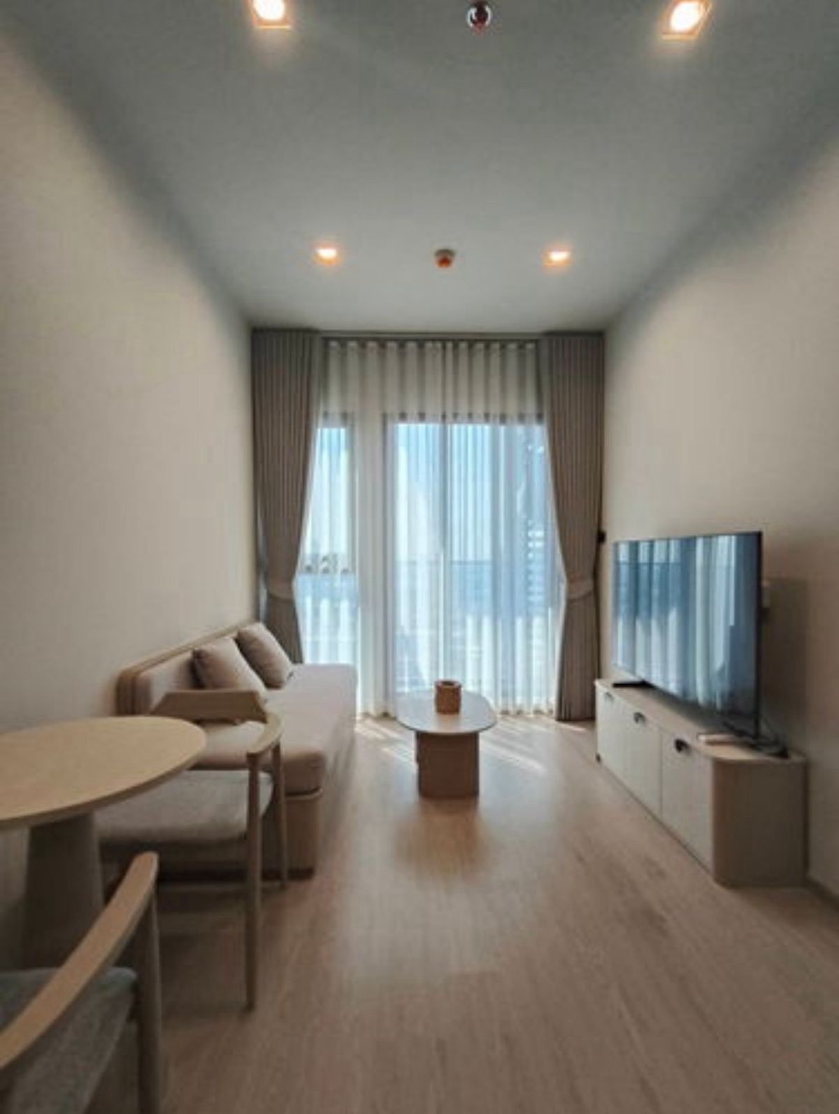 For RentCondoWongwianyai, Charoennakor : For Rent 1 Bed / Attractively Common-area / Fully furnished / Ready to move! ☎️082 449 1563 💚Line @parisa.propty (Quick replies ka)☺️