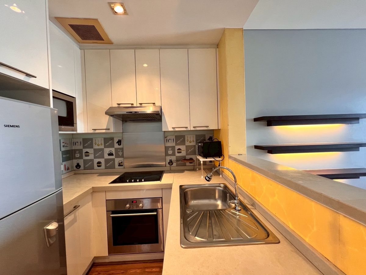 ขายคอนโดสุขุมวิท อโศก ทองหล่อ : ขายคอนโด Vincente Sukhumvit 49 ราคา 6,100,000 บาท [NCs250811]