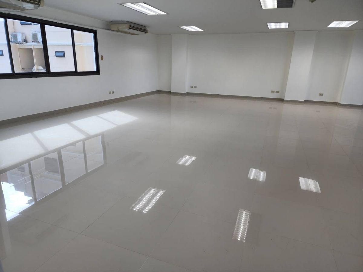 ให้เช่าสำนักงานสาทร นราธิวาส : ออฟฟิศให้เช่า ขนาด 160 ตรม ใกล้bts ช่องนนทรี ซอยนราธิวาส10 ให้เช่า 35,000/เดือน สอบถามนัดชมได้ครับ