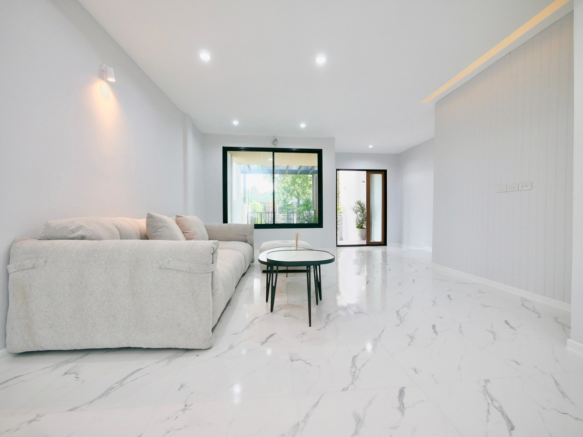 For SaleHome OfficeNawamin, Ramindra : Sell ​​3 -story Home Office, new renovation, Soi Khubon 27, size 24 sq.m., there is a parking lot in front of the building Decorated with