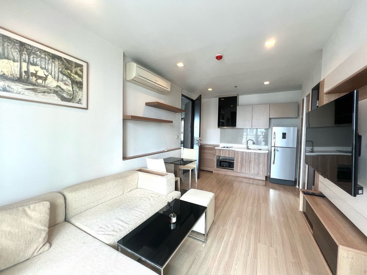 For RentCondoSathorn, Narathiwat : 🏙 For Rent | Rhythm Sathorn (1Bed 1Bath 38SQ.M.) The Chao Phraya River view.