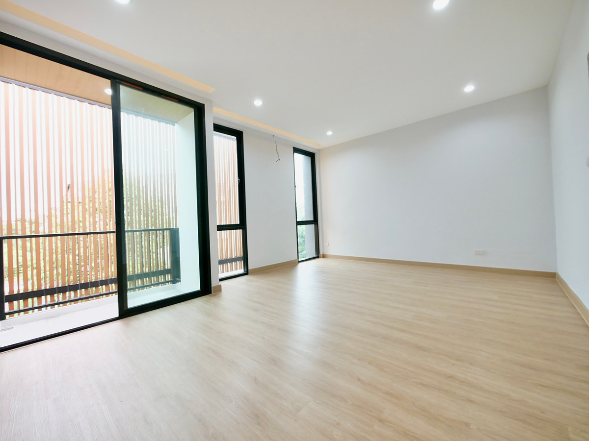 For SaleHome OfficeNawamin, Ramindra : Sell ​​3 -story Home Office, new renovation, Soi Khubon 27, size 24 sq.m., there is a parking lot in front of the building Decorated with