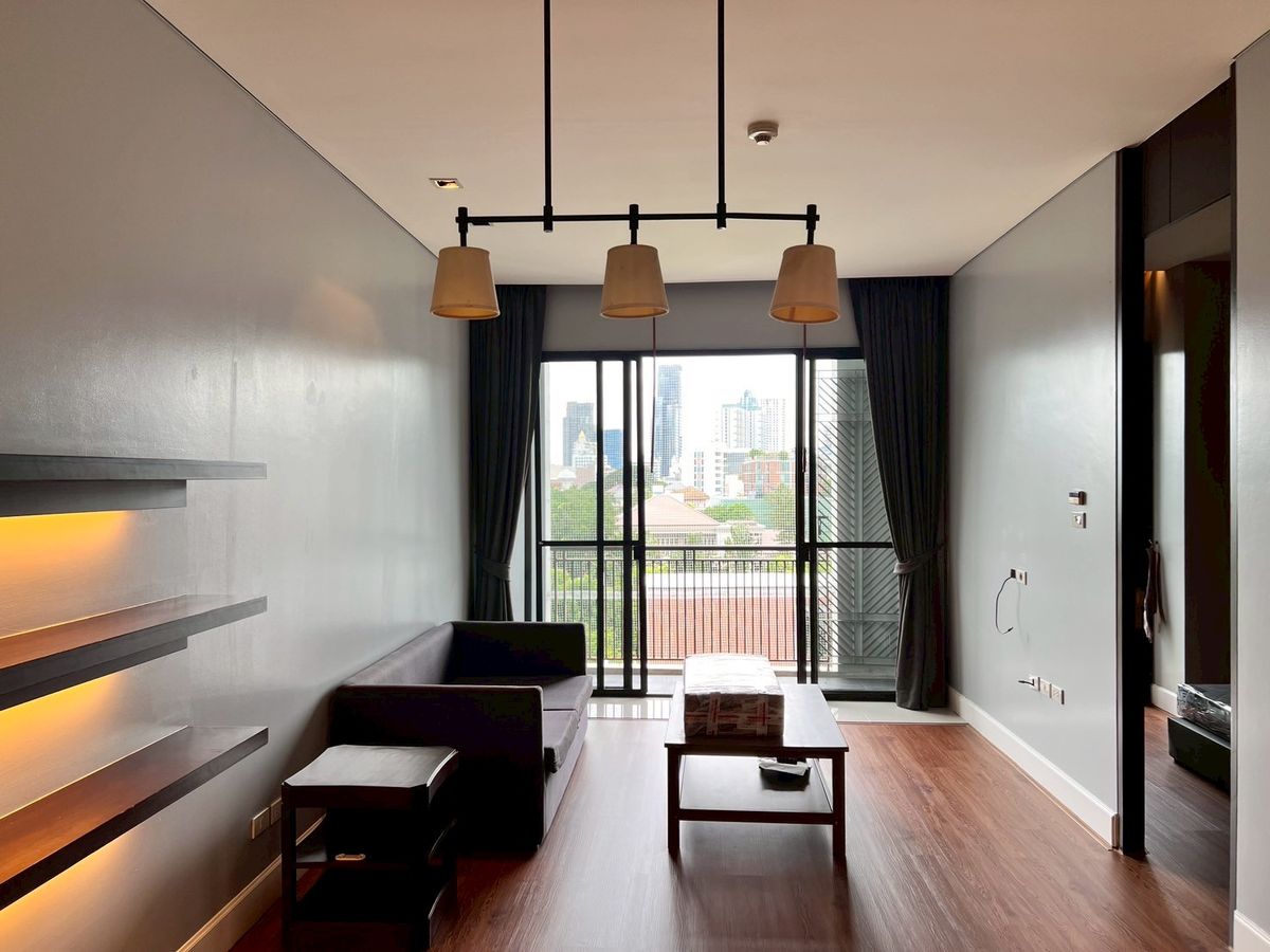 ขายคอนโดสุขุมวิท อโศก ทองหล่อ : ขายคอนโด Vincente Sukhumvit 49 ราคา 6,100,000 บาท [NCs250811]