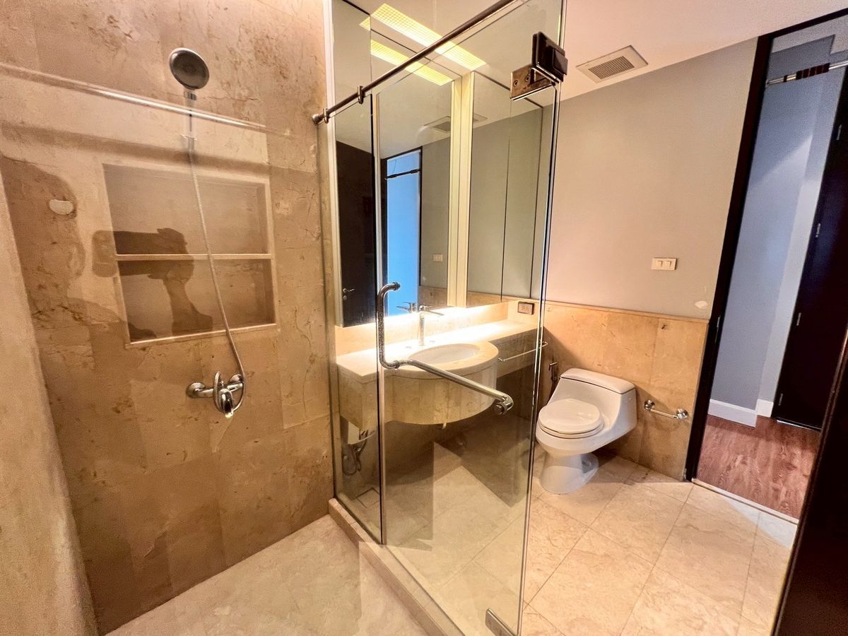 ขายคอนโดสุขุมวิท อโศก ทองหล่อ : ขายคอนโด Vincente Sukhumvit 49 ราคา 6,100,000 บาท [NCs250811]