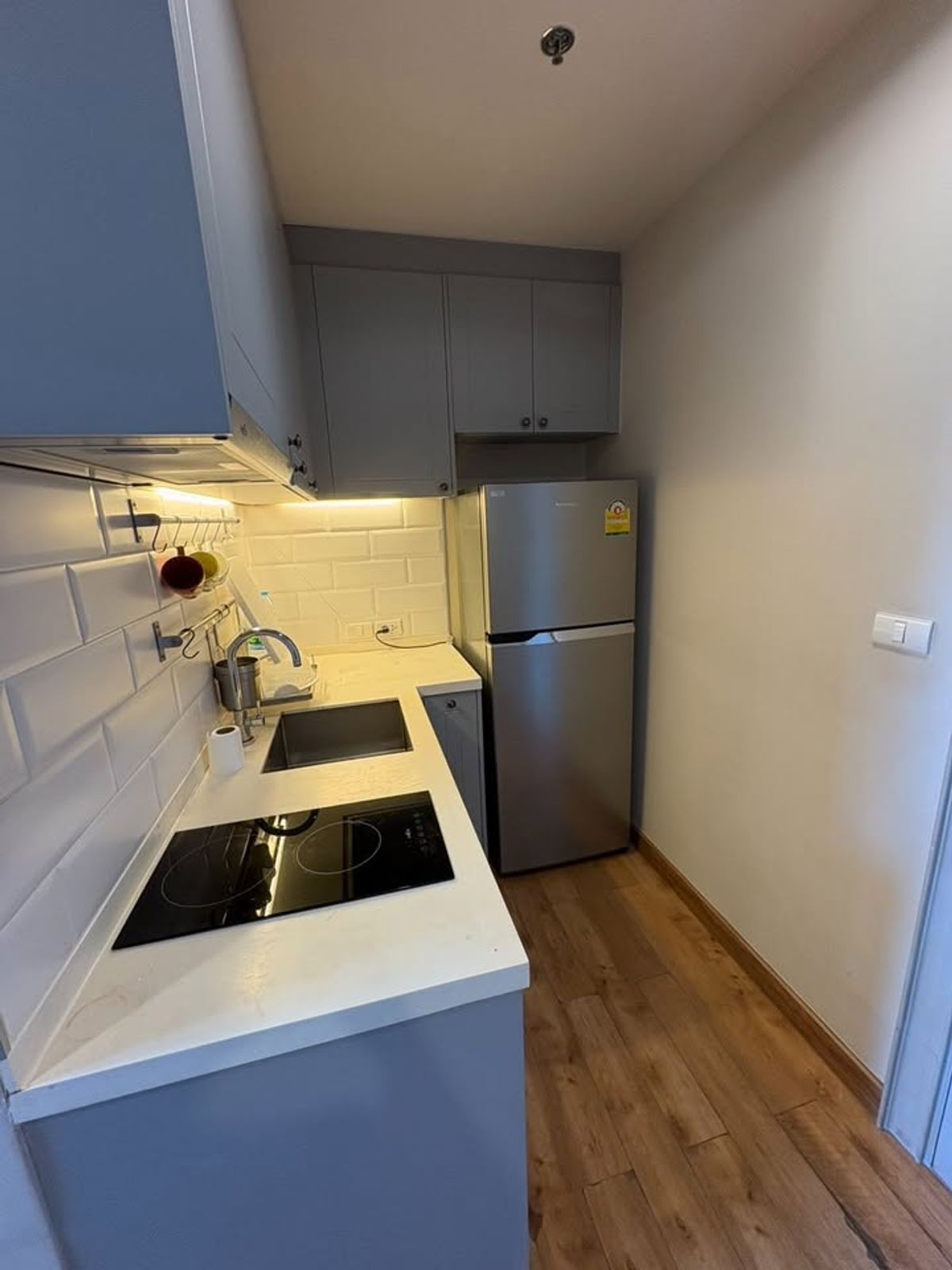 ขายคอนโดสะพานควาย จตุจักร : ขายขาดทุนด่วน ดิอิดิเตอร์ สะพานควาย ติดรถไฟฟ้า 0 เมตร เพียง 3.53 ล้าน ฟรีค่าใช้จ่าย ด่วนโทร 085-362-6455 จูลี่