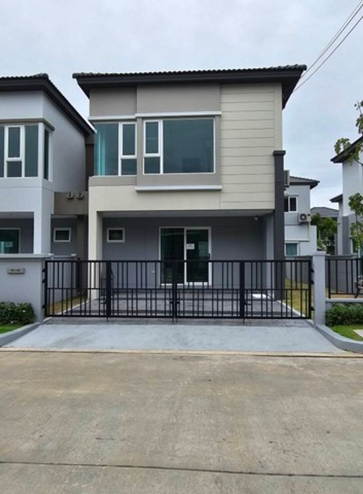 ให้เช่าสมุทรปราการ สำโรง : HR2803ให้เช่าบ้านแฝด โครงการGrande Pleno Mega Bangna  พร้อมเข้าอยู่ได้เลย ใกล้ห้างเมกาบางนา 