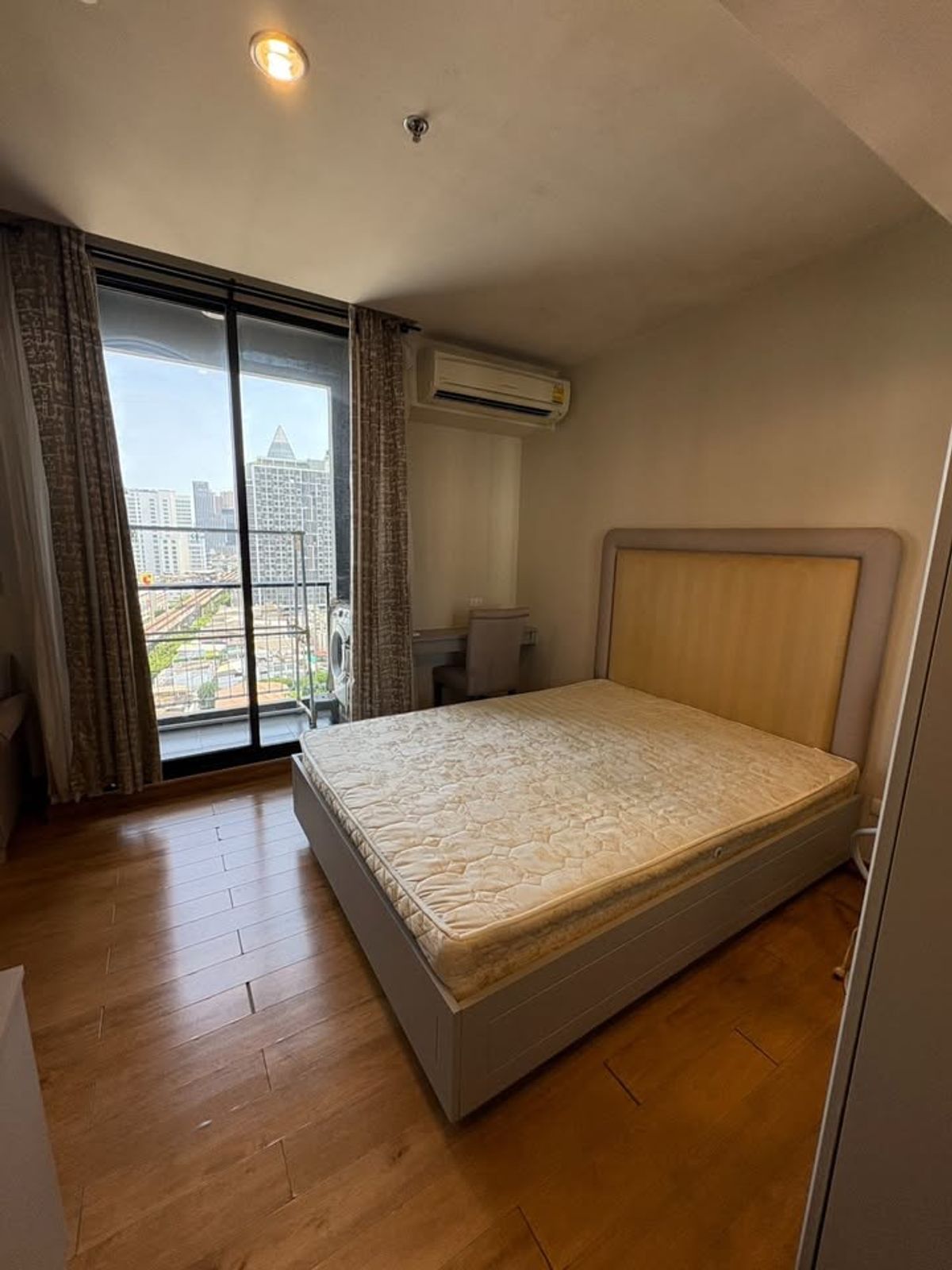 ขายคอนโดสะพานควาย จตุจักร : ขายขาดทุนด่วน ดิอิดิเตอร์ สะพานควาย ติดรถไฟฟ้า 0 เมตร เพียง 3.53 ล้าน ฟรีค่าใช้จ่าย ด่วนโทร 085-362-6455 จูลี่