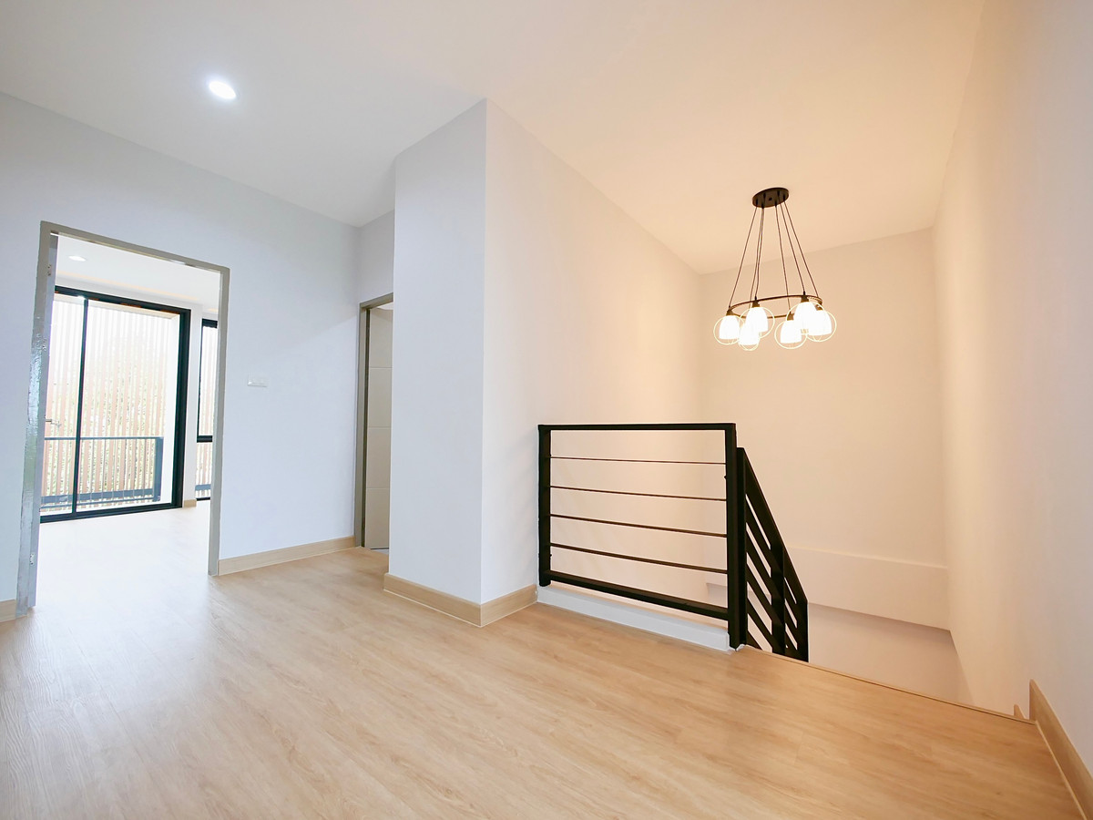 For SaleHome OfficeNawamin, Ramindra : Sell ​​3 -story Home Office, new renovation, Soi Khubon 27, size 24 sq.m., there is a parking lot in front of the building Decorated with