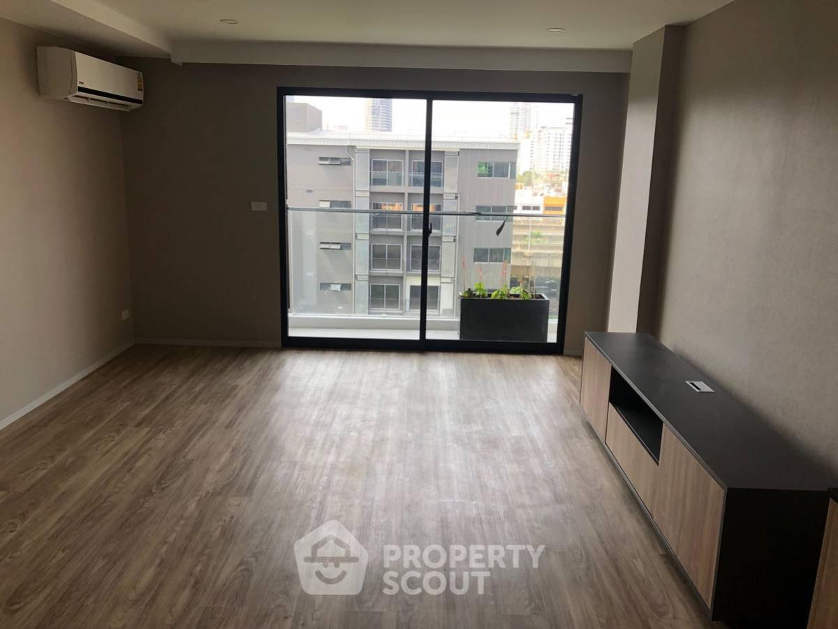 For SaleCondoSathorn, Narathiwat : 2-BR Condo at Blossom Condo @ Sathorn-Charoenrat near BTS Surasak