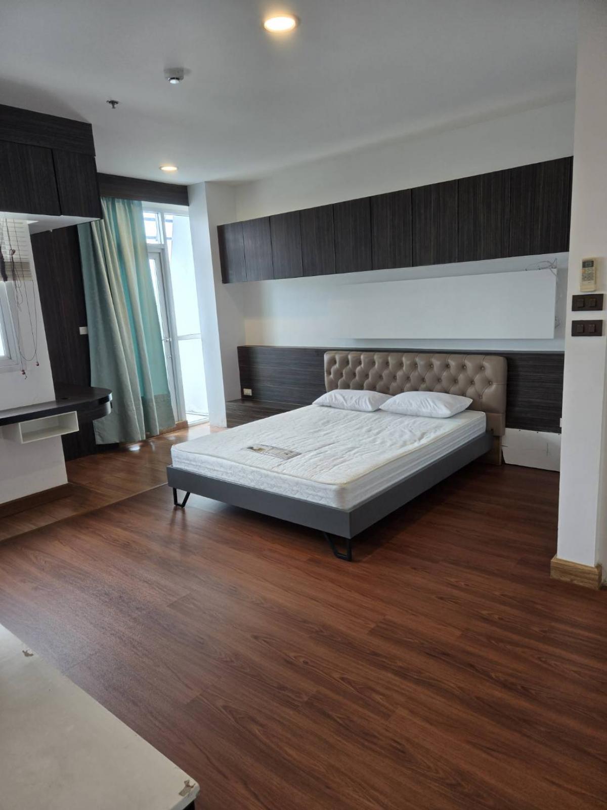 ให้เช่าคอนโดสาทร นราธิวาส : คอนโดหรู 2 ห้องนอน St.Louis Grand Terrace ใจกลางพระราม 3 เช่าเพียง 35,000 บาท ต่อเดือน! พร้อมสิ่งอำนวยความสะดวกครบครัน