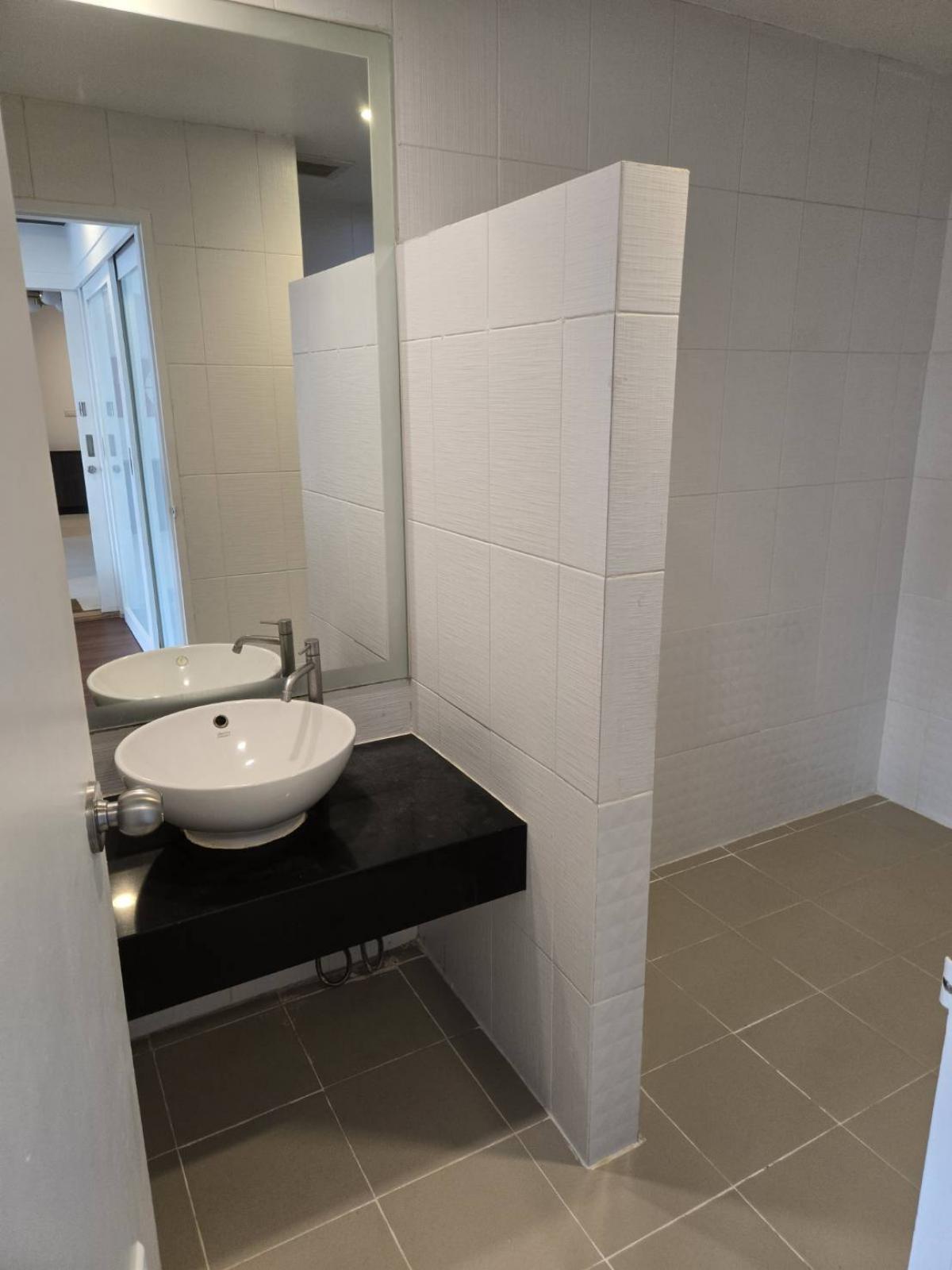 ให้เช่าคอนโดสาทร นราธิวาส : คอนโดหรู 2 ห้องนอน St.Louis Grand Terrace ใจกลางพระราม 3 เช่าเพียง 35,000 บาท ต่อเดือน! พร้อมสิ่งอำนวยความสะดวกครบครัน