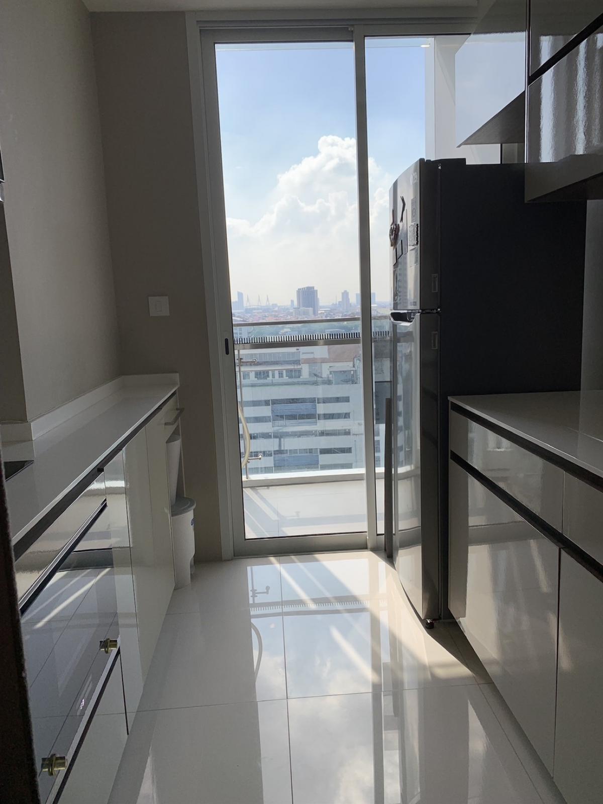For SaleCondoSathorn, Narathiwat : Central Sathorn 1 bedroom, great value!Sky pool view with complete facilities.