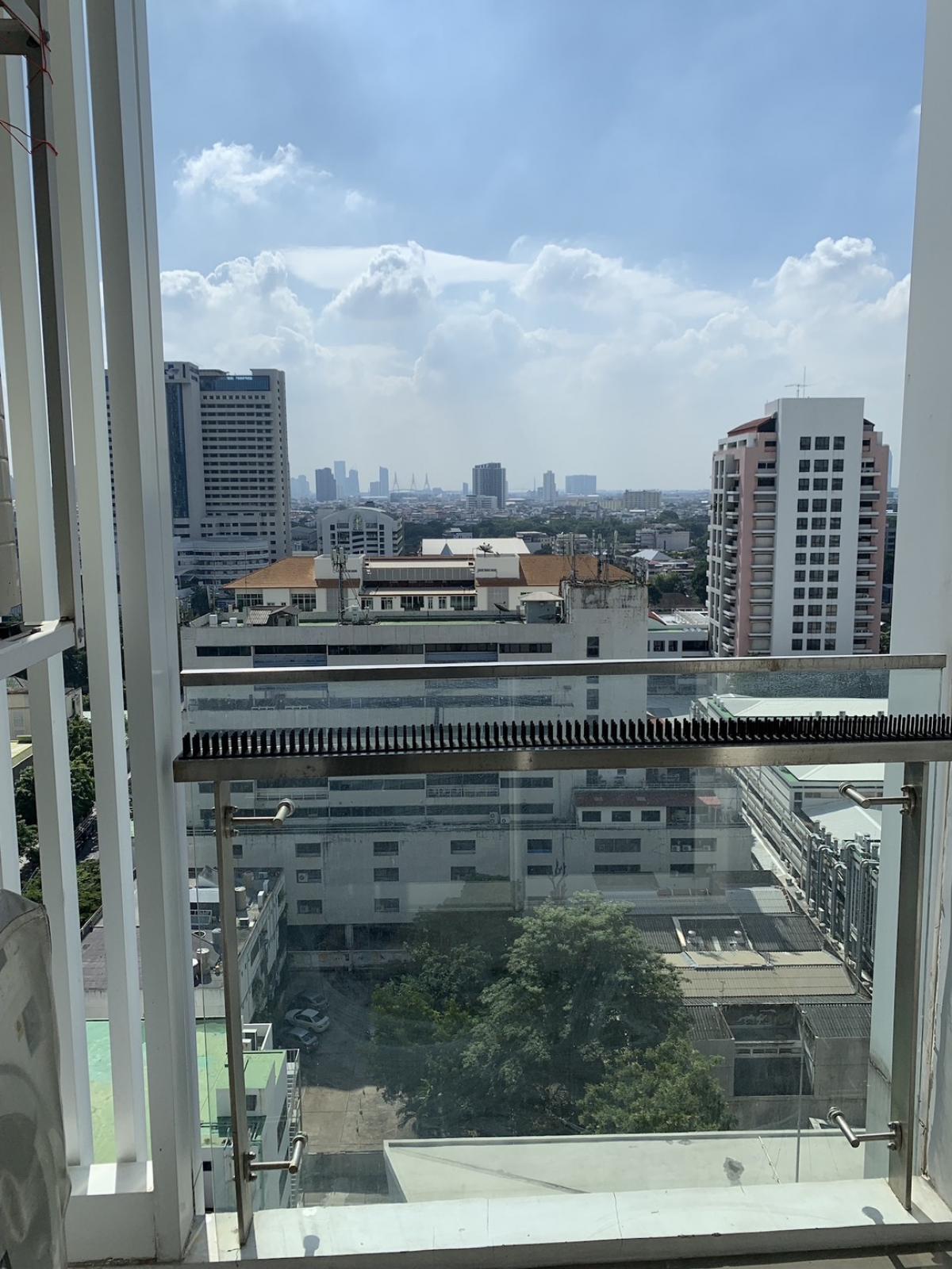 For SaleCondoSathorn, Narathiwat : Central Sathorn 1 bedroom, great value!Sky pool view with complete facilities.