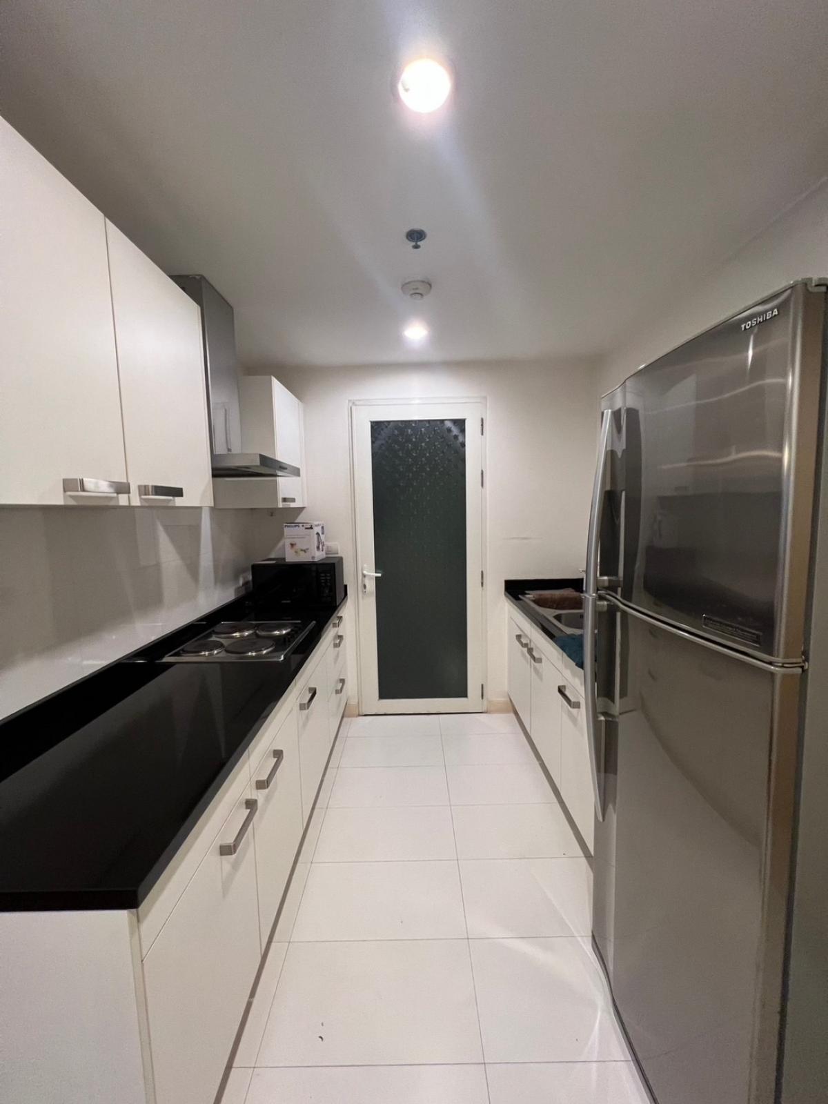 For SaleCondoSukhumvit, Asoke, Thonglor : Luxury condo with 2 bedrooms in the heart of Phrom Phong, close to BTS, 90 sq.m.Price only 11.5 million, great atmosphere, fully equipped with amenities!